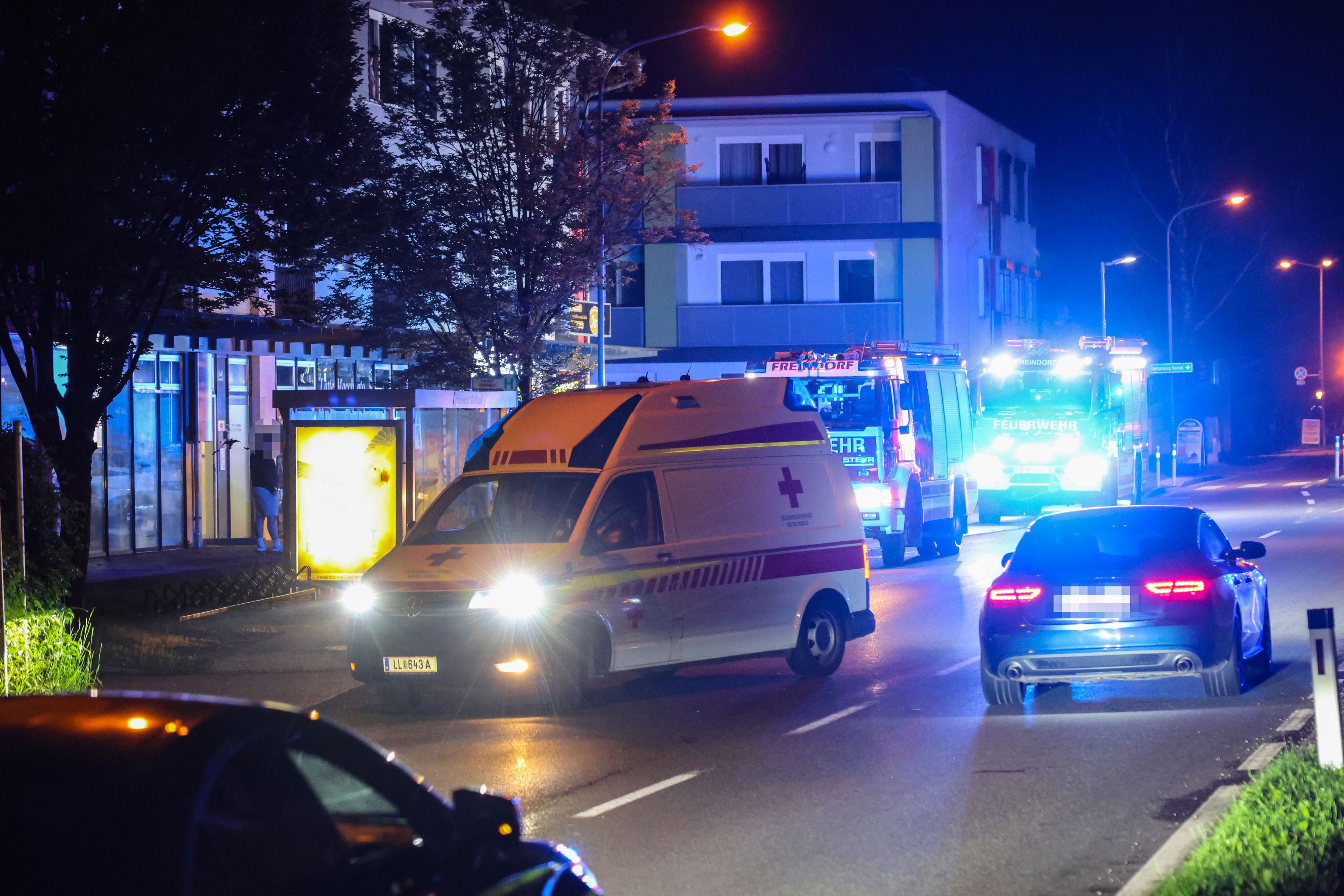 Blaulicht-Einsatz in Ansfelden: Ein gemeldetes Feuer stellte sich letztlich als Wasserschaden heraus. Verletzt wurde zum Glück niemand. 