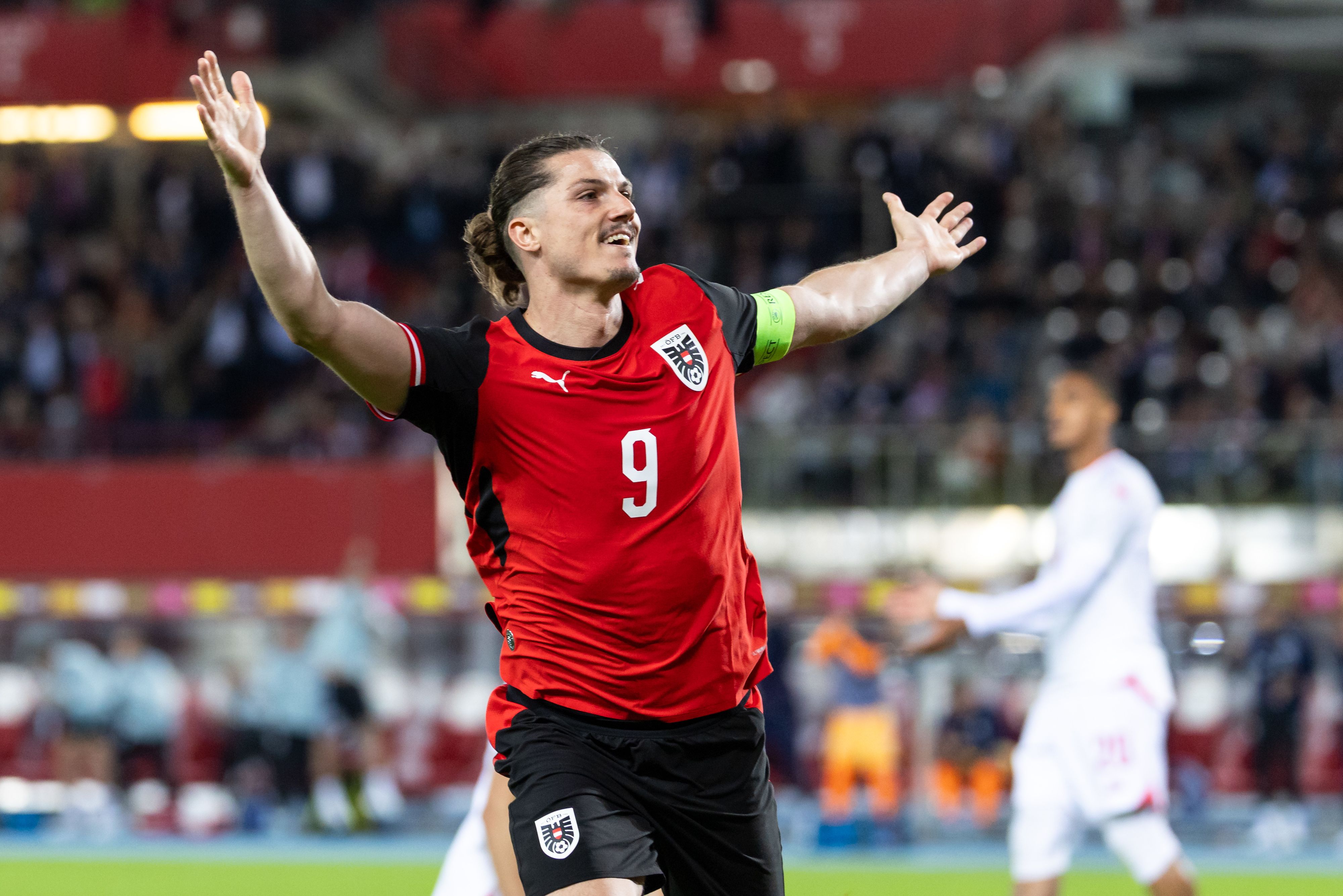  Marcel Sabitzer jubelt über das 1:0.