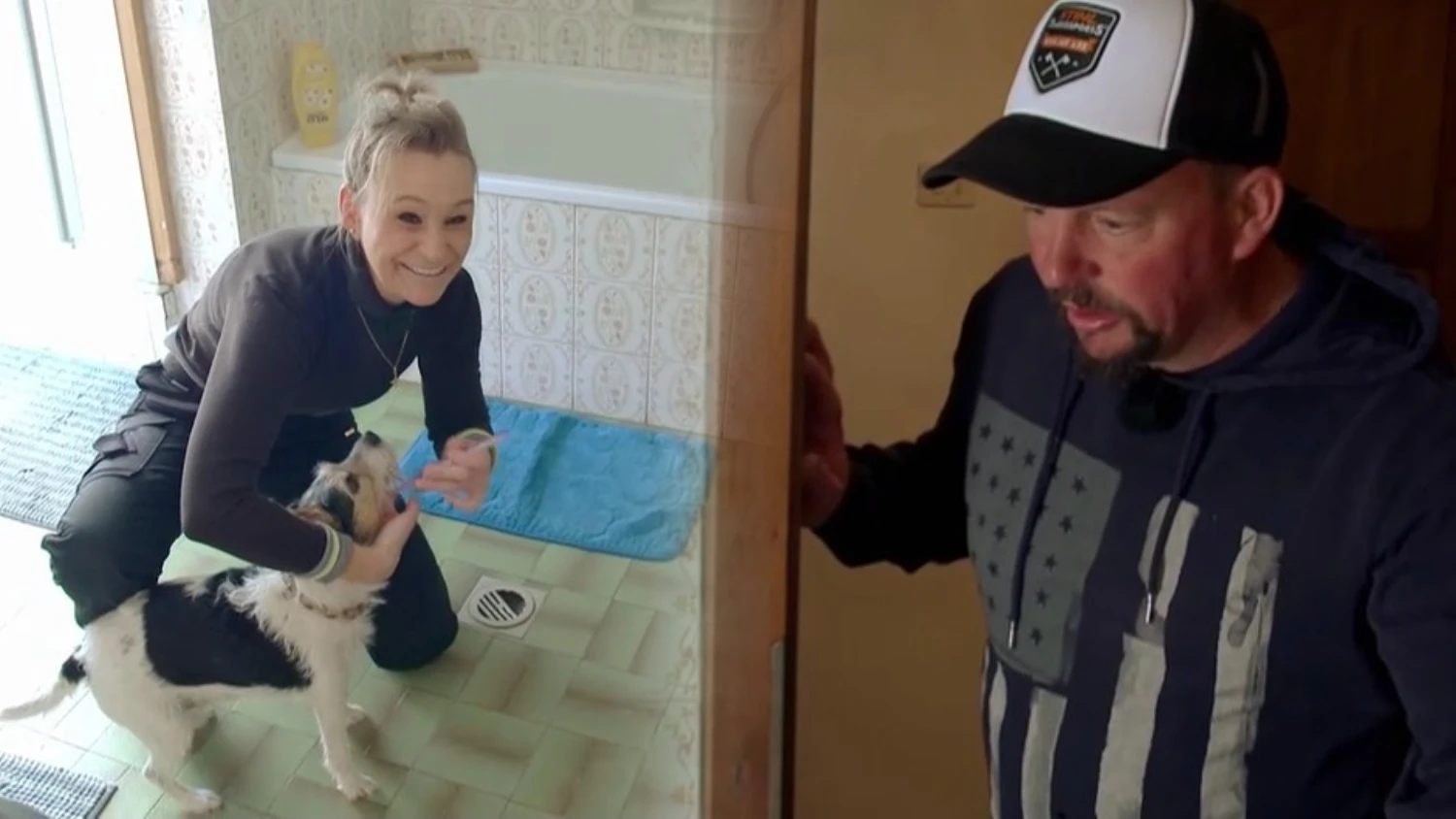 Hofdame Katarina pflegt jeden Morgen die Zähne ihres Hundes.