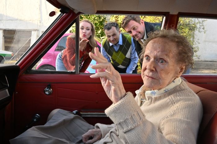 Auf großer Kinotour kommen die Hauptdarsteller Sebastian Bezzel, Simon Schwarz und Lisa Maria Potthoff nach Deutschland und Wien.