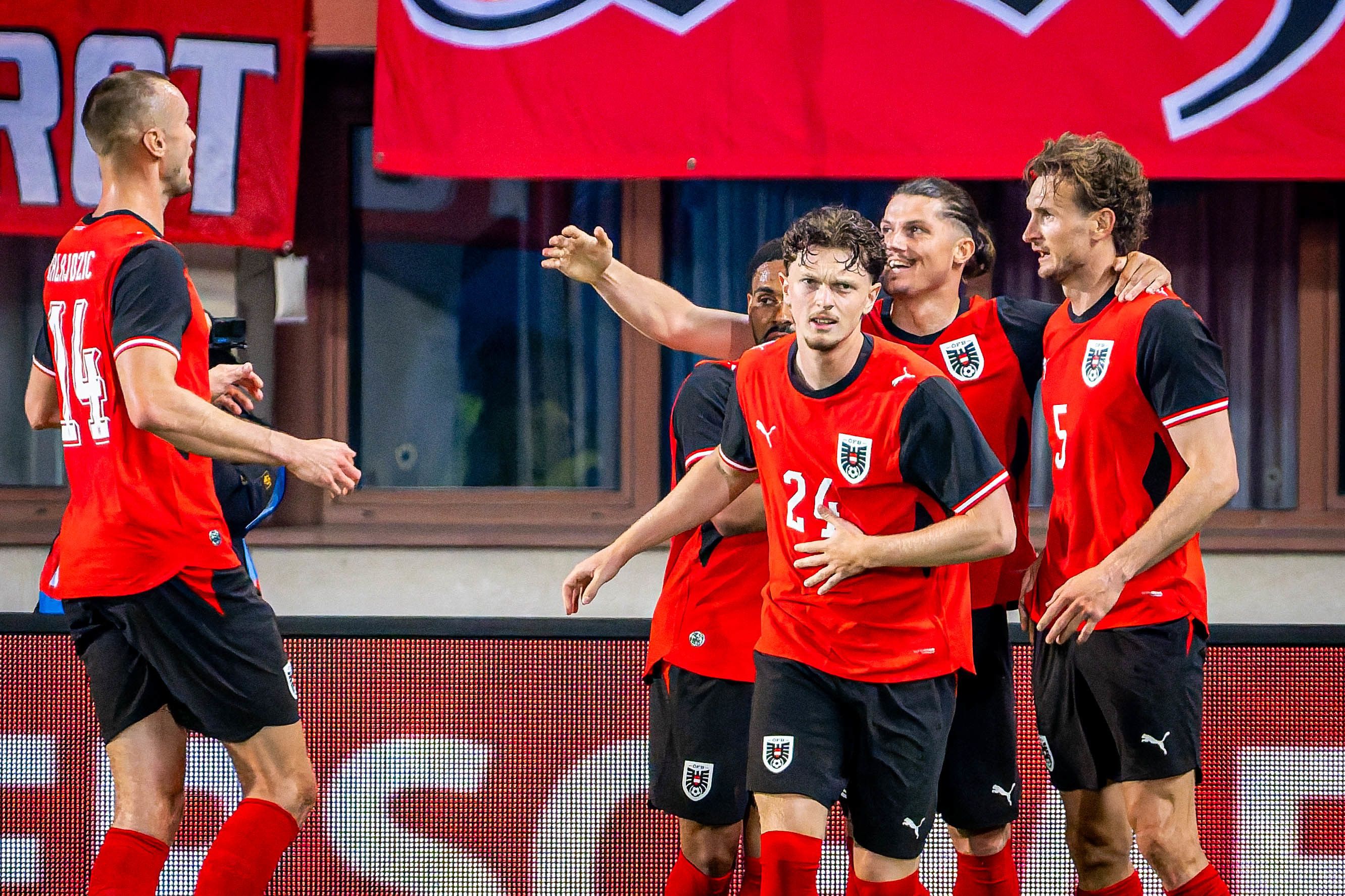 Österreich bejubelt den knappen 1:0-Sieg gegen WM-Teilnehmer Tunesien.