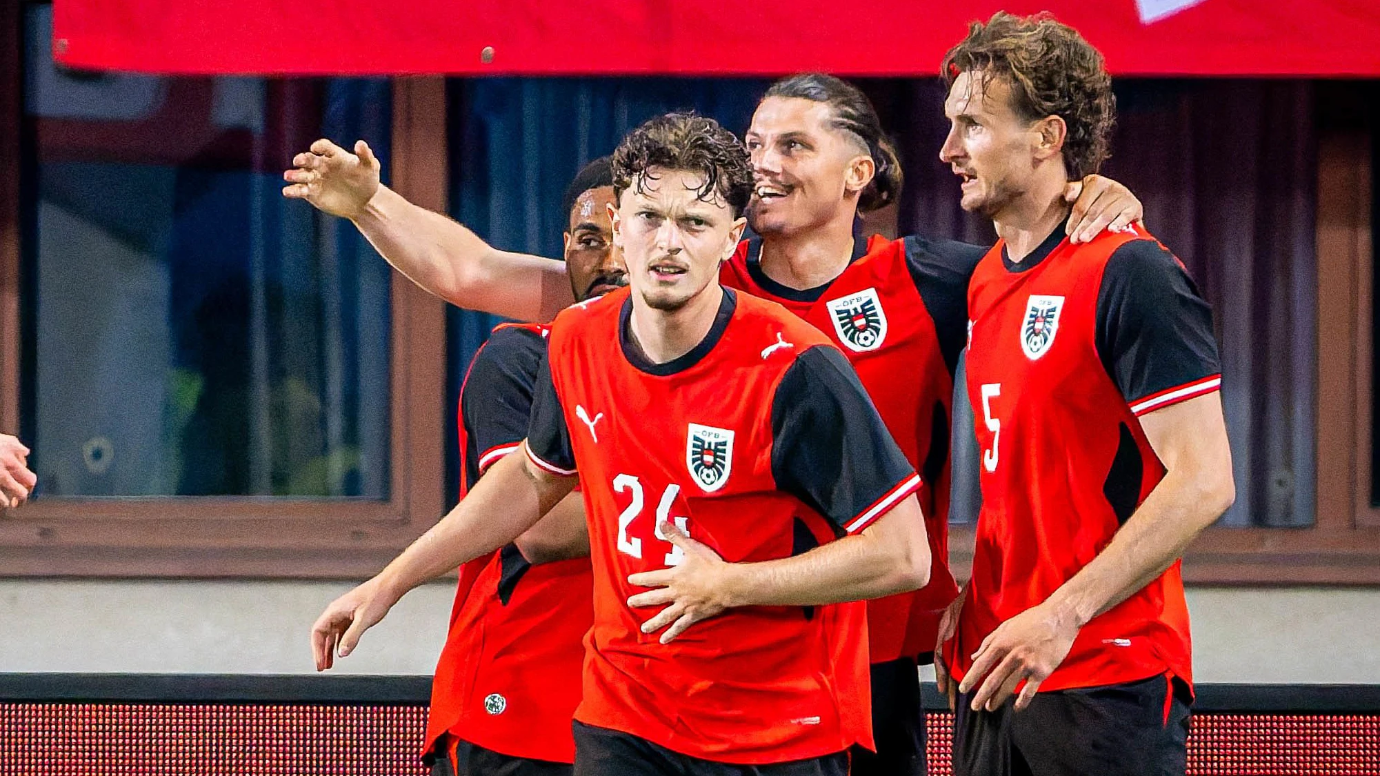 Österreich bejubelt den knappen 1:0-Sieg gegen WM-Teilnehmer Tunesien.