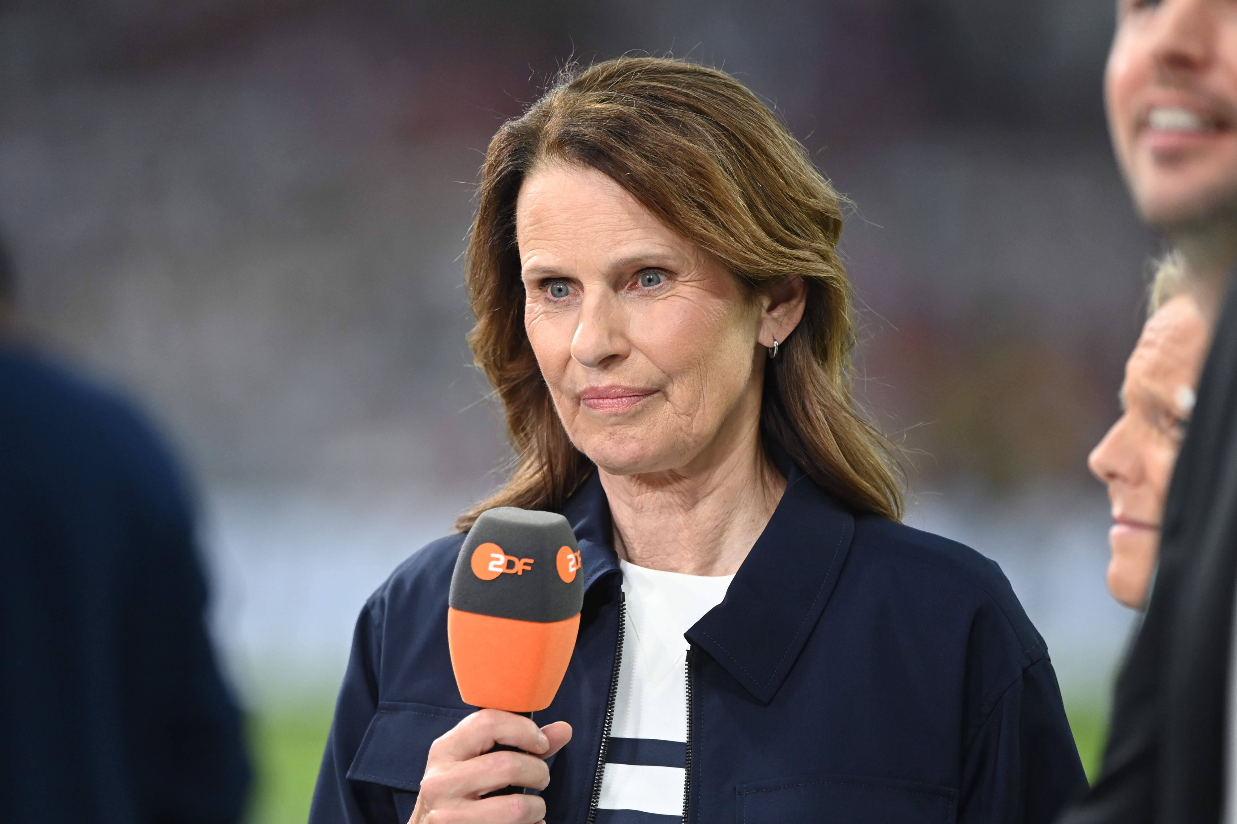Katrin Müller-Hohenstein offenbarte nach dem DFB-Spiel eine tragische Nachricht. 