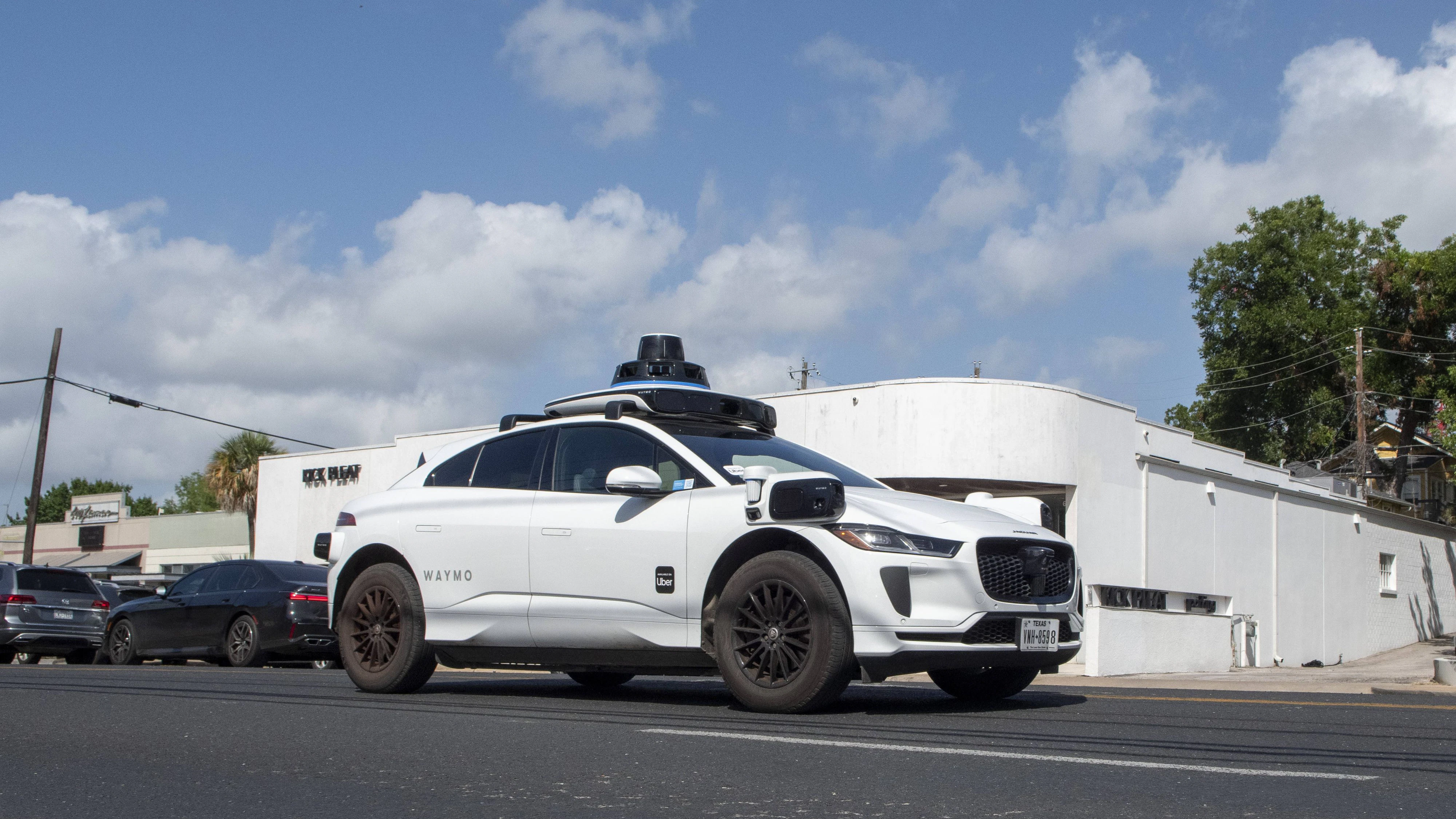 June 19, 2025, Austin, Tx, United States: Waymo-branded robotaxis have become common on the downtown streets of Austin, Texas in a partnership with Uber providing fully-autonomous rides to Austin residents on June 19, 2025. Waymo uses specially equipped Jaguars and is competing with Tesla, Zoox and AVride for space on downtown streets. Austin United States - ZUMAd150 20250619_znp_d150_016 Copyright: xBobxDaemmrichx