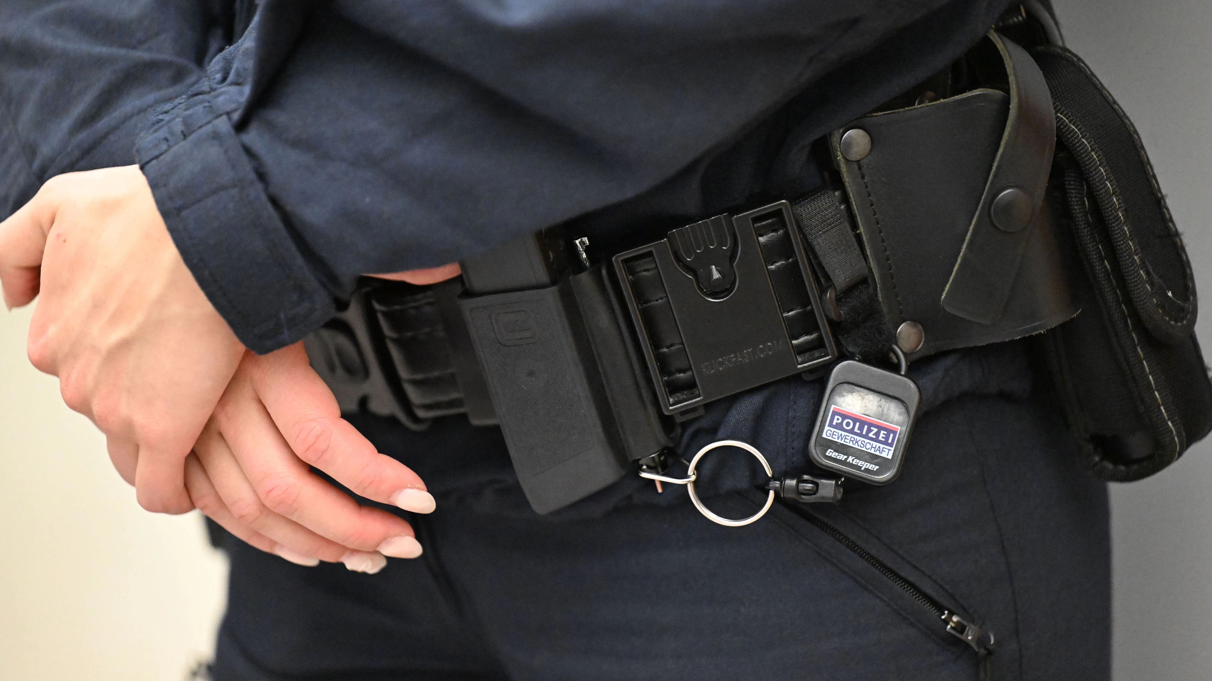 Heute.at - NS-Opfer verhöhnt – Polizistin verliert ihren Job