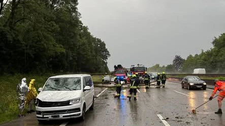 Mehrere Straßen wurden durch Bäume blockiert.