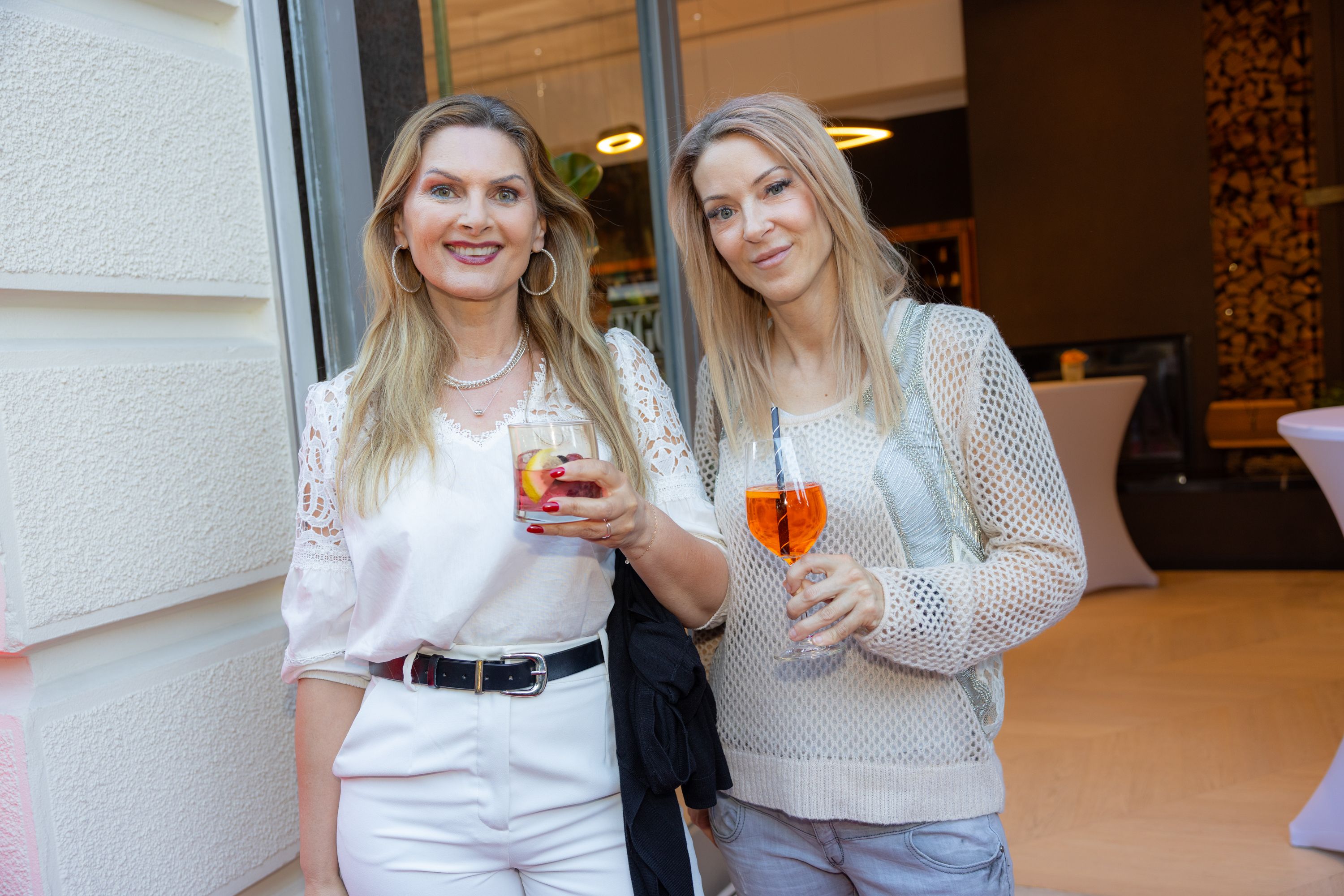 Martina Kaiser und Simone Lugner bei der 