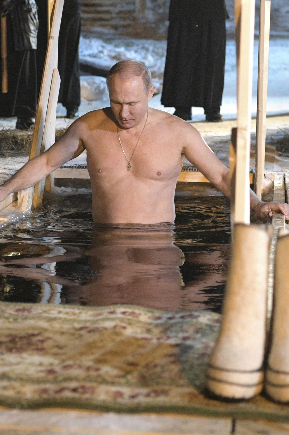 Anti-Aging à la Putin: Eisbad beim orthodoxen Dreikönigsritual am Seligersee