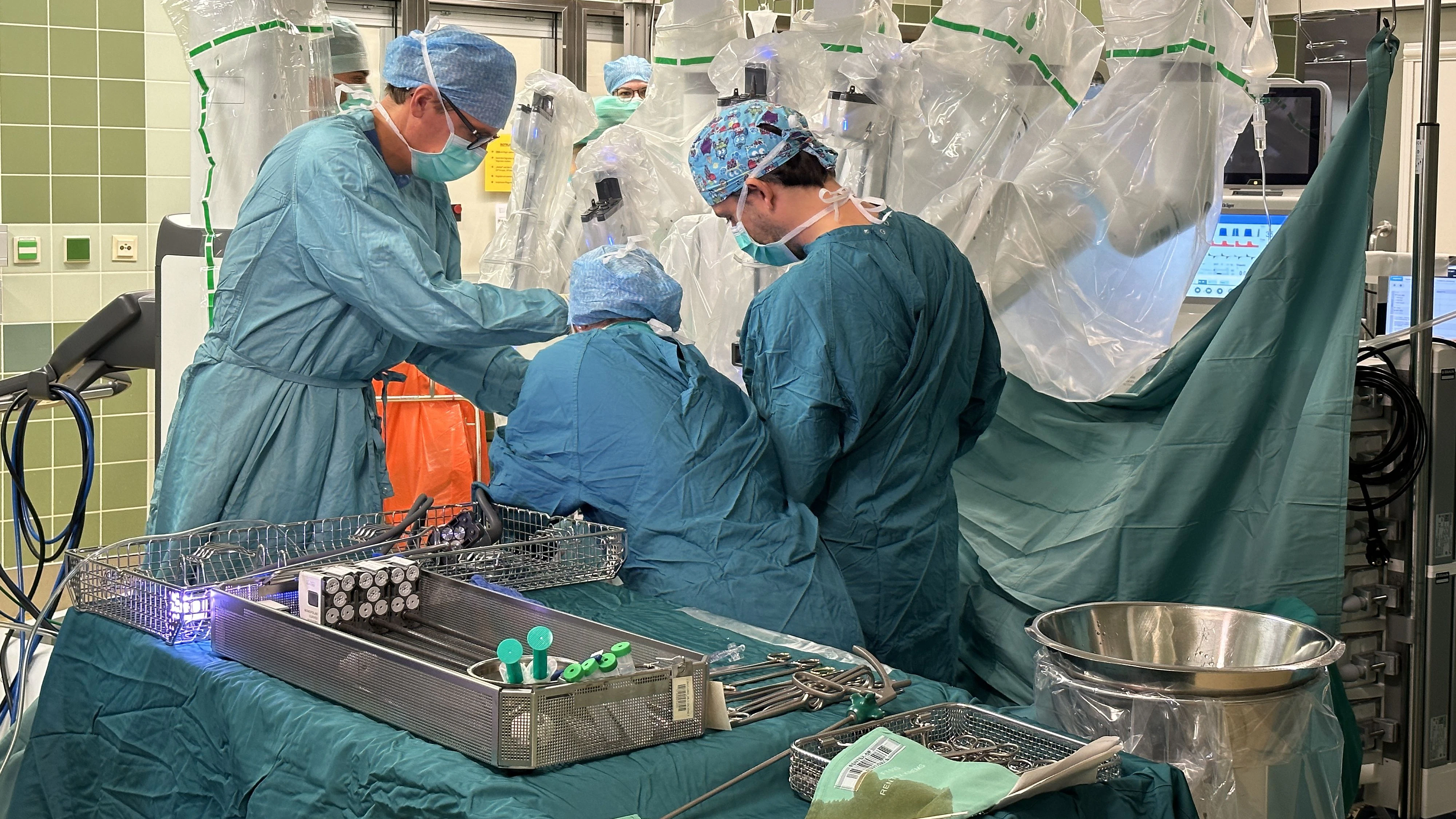 Seit 2023 ist der OP-Roboter in der Kinderchirurgie der Klinik Donaustadt im Einsatz.