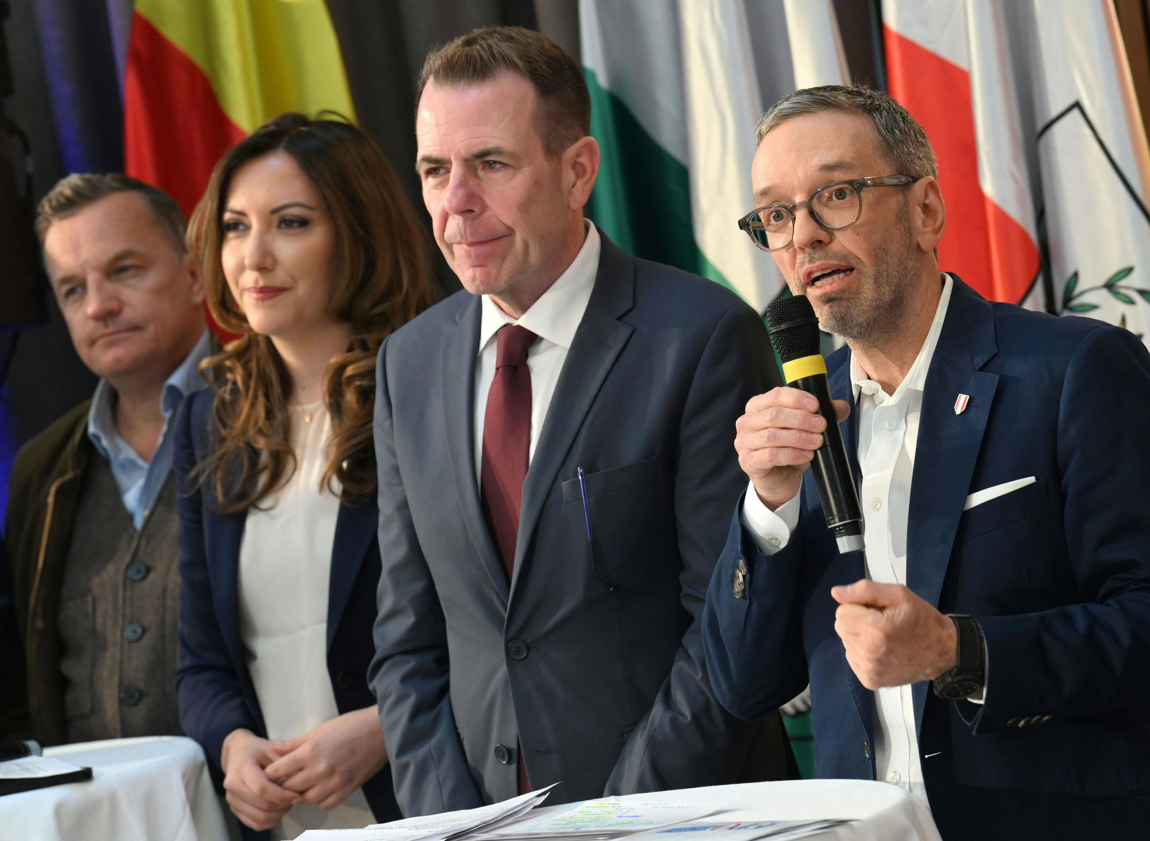 EU mit Abschiebungs-Hammer  FP-Chef Kickl: "Wer illegal hier ist, muss  gehen" | Heute.at