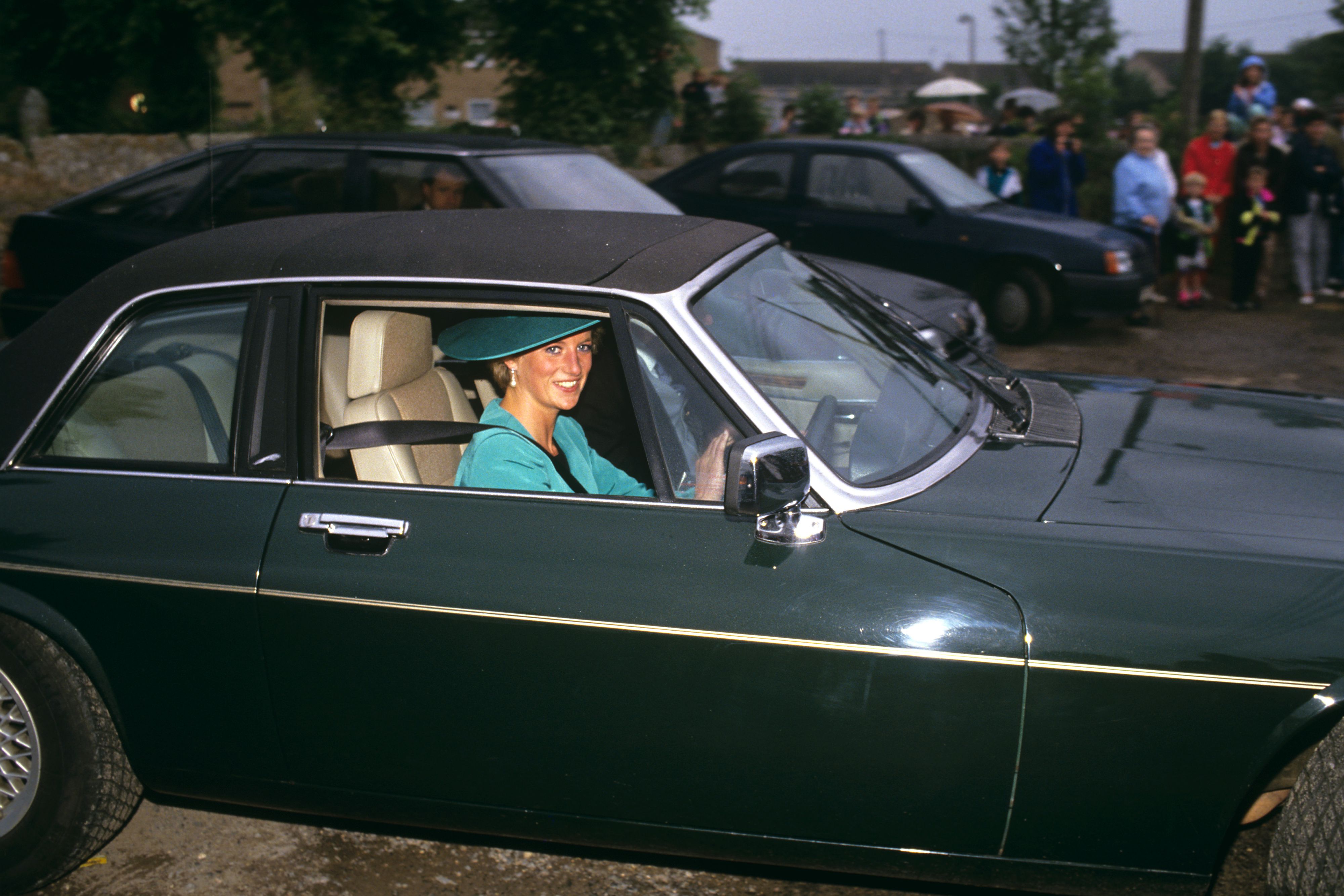 Prinzessin Diana im Jaguar.