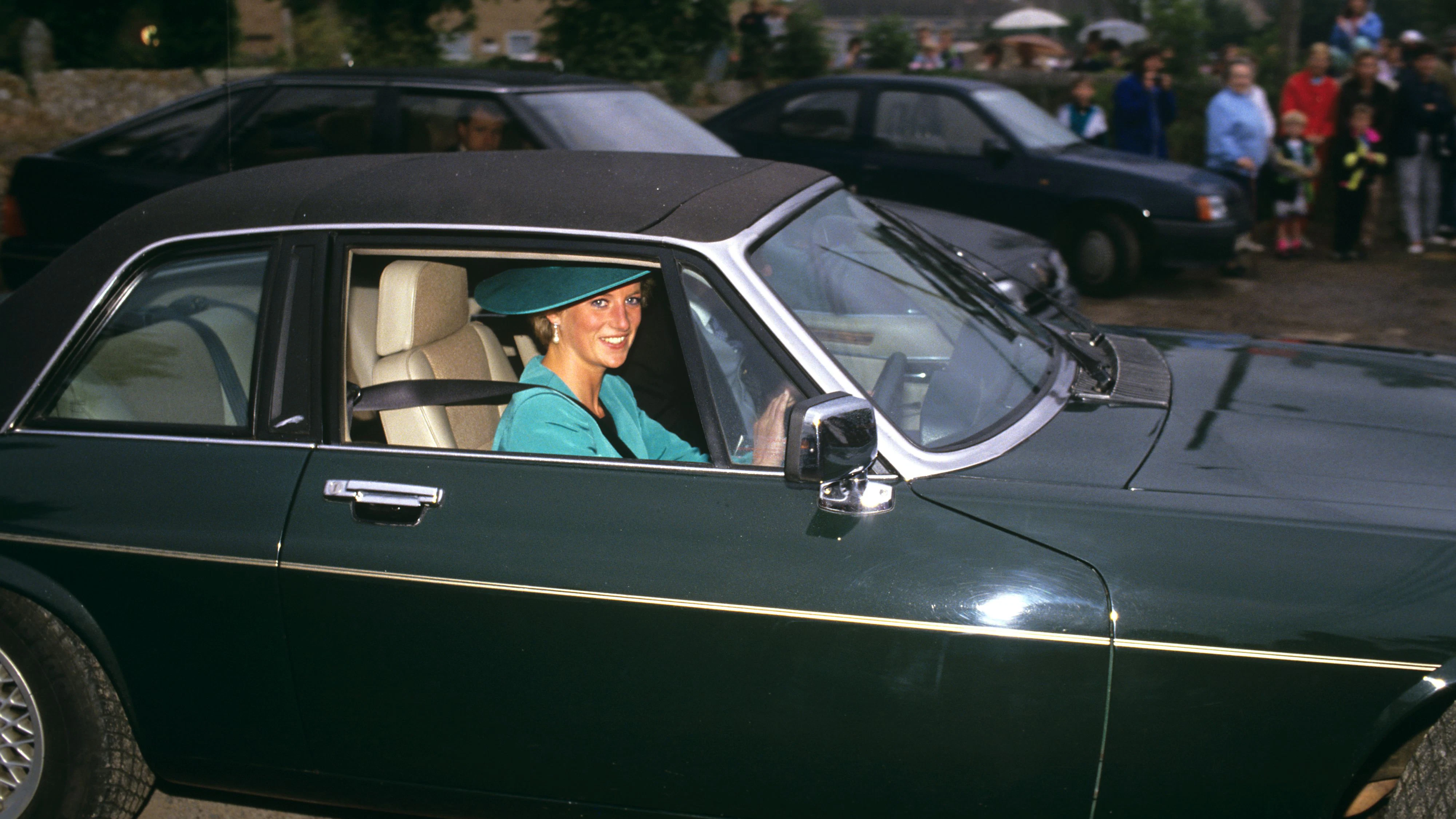 Prinzessin Diana im Jaguar.
