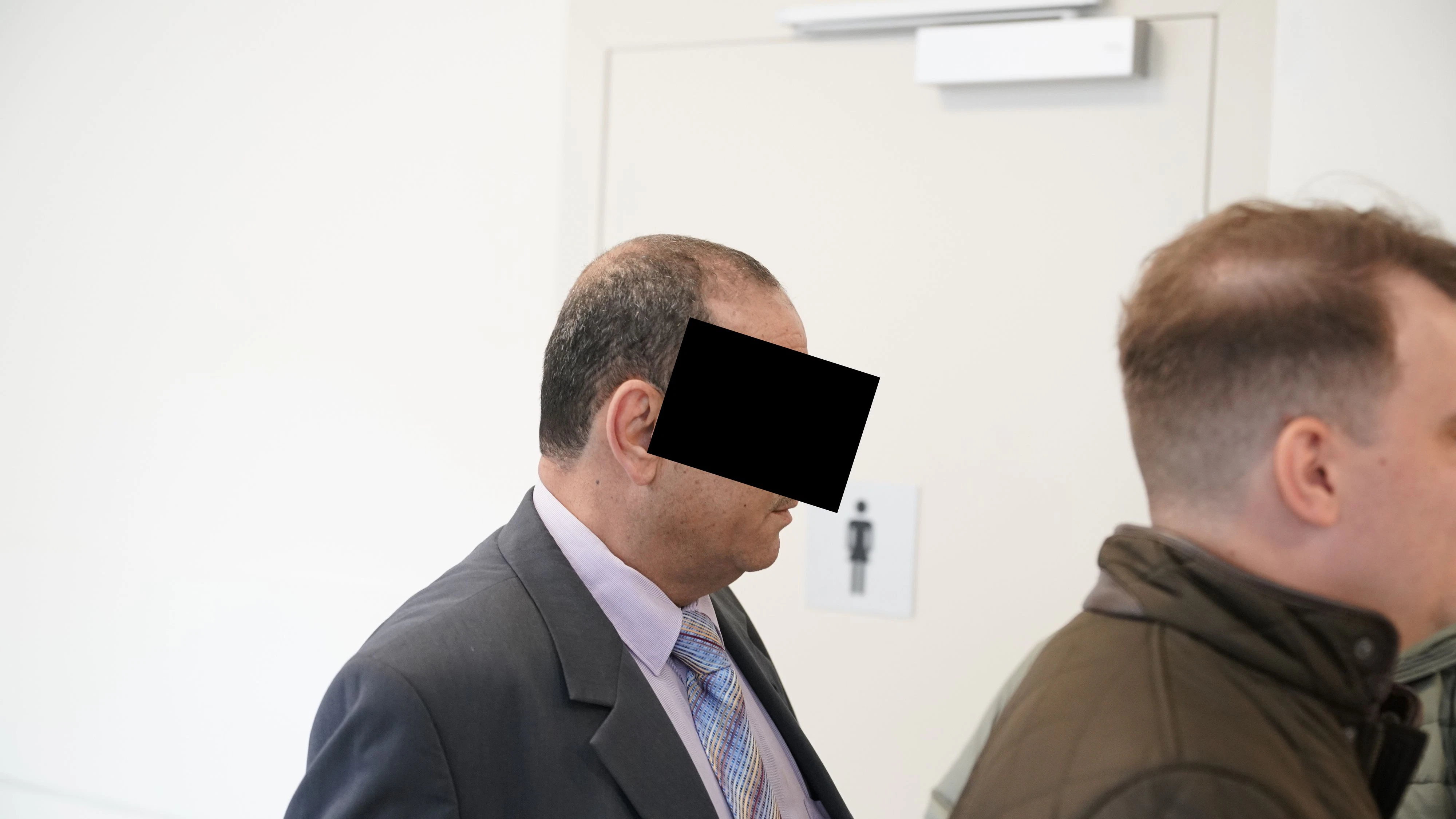 Heute.at - Folter belastete mich – Syrien-Offizier jammert