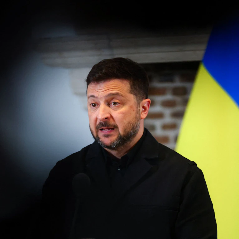 Nach dem Rückzug der USA ist die Ukraine nun Sache der EU. Doch Europa fehlt eine Strategie und sie hat nichts anzubieten, außer die vage Aussicht auf einen Ukraine-Beitritt zur Union. Das könnte über 10 Jahre dauern, sagen Experten unter der Hand. Nun brodelt es.
