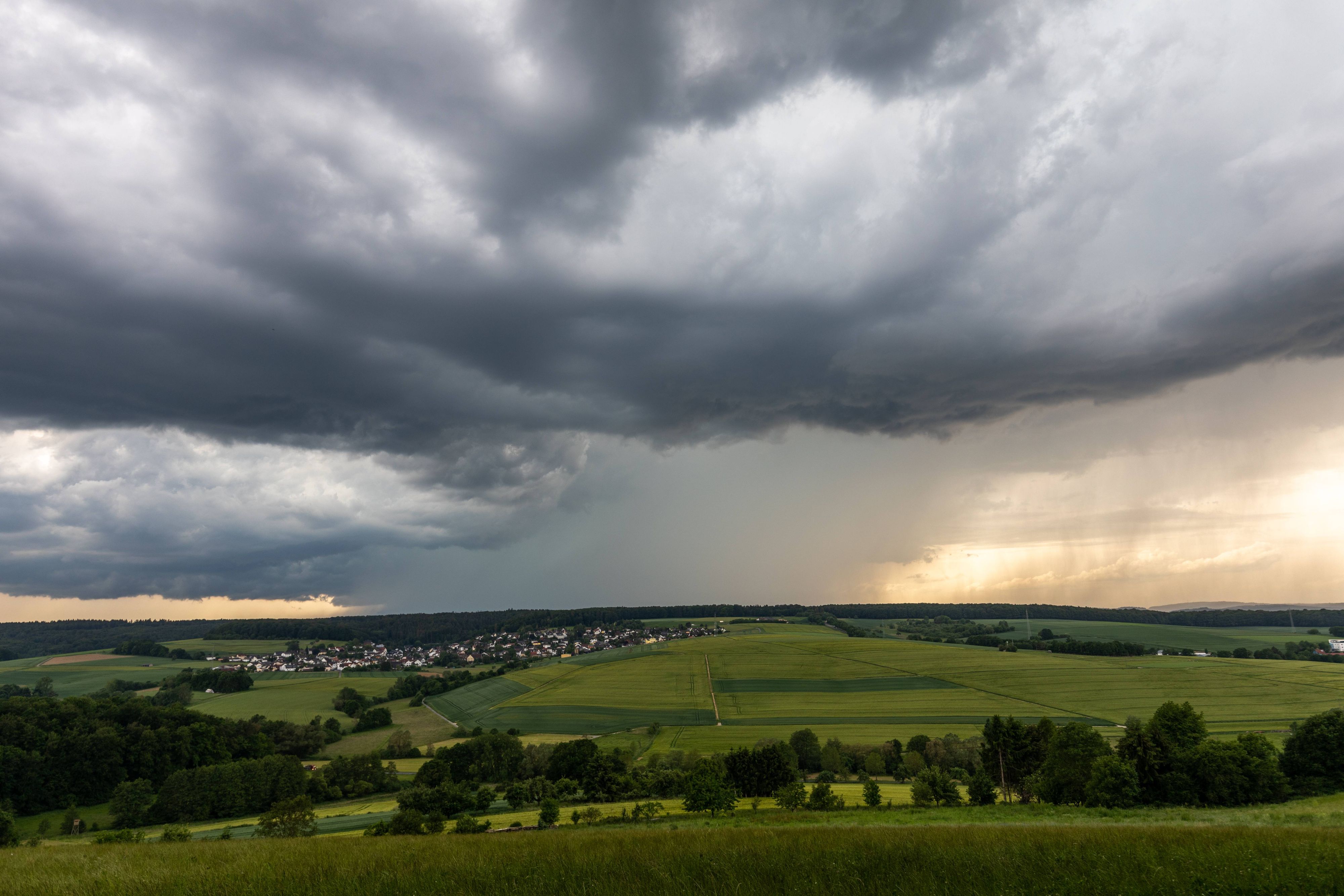 Heute.at - Gewitter, Wetter-Sturz! Kaltfront ändert jetzt alles
