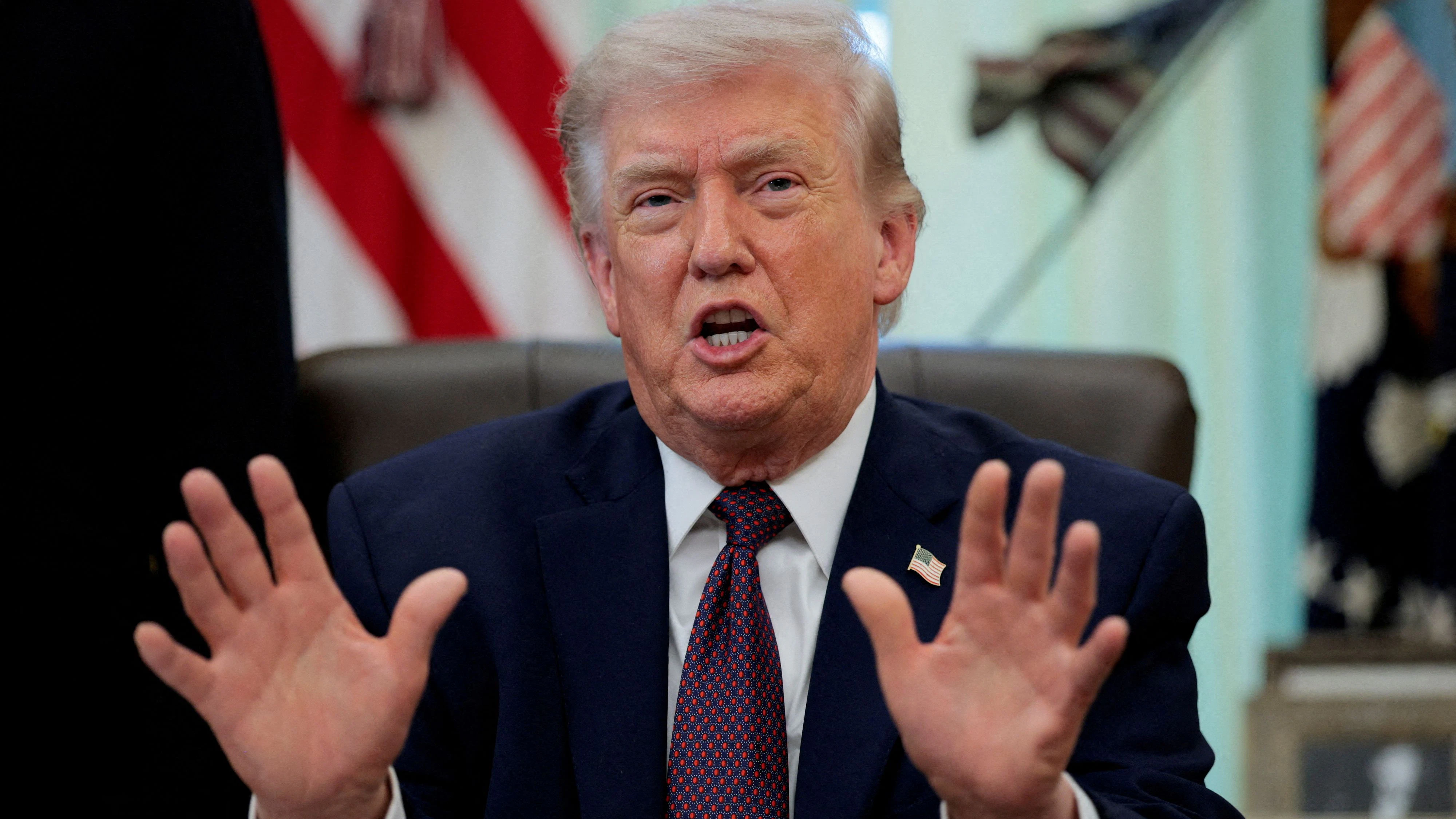 FILE PHOTO: U.S. President Donald Trump speaks during the signing ceremony for an executive order on mail ballots, in the Oval Office of the White House in Washington, D.C., March 31, 2026.  REUTERS/Evan Vucci/File Photo