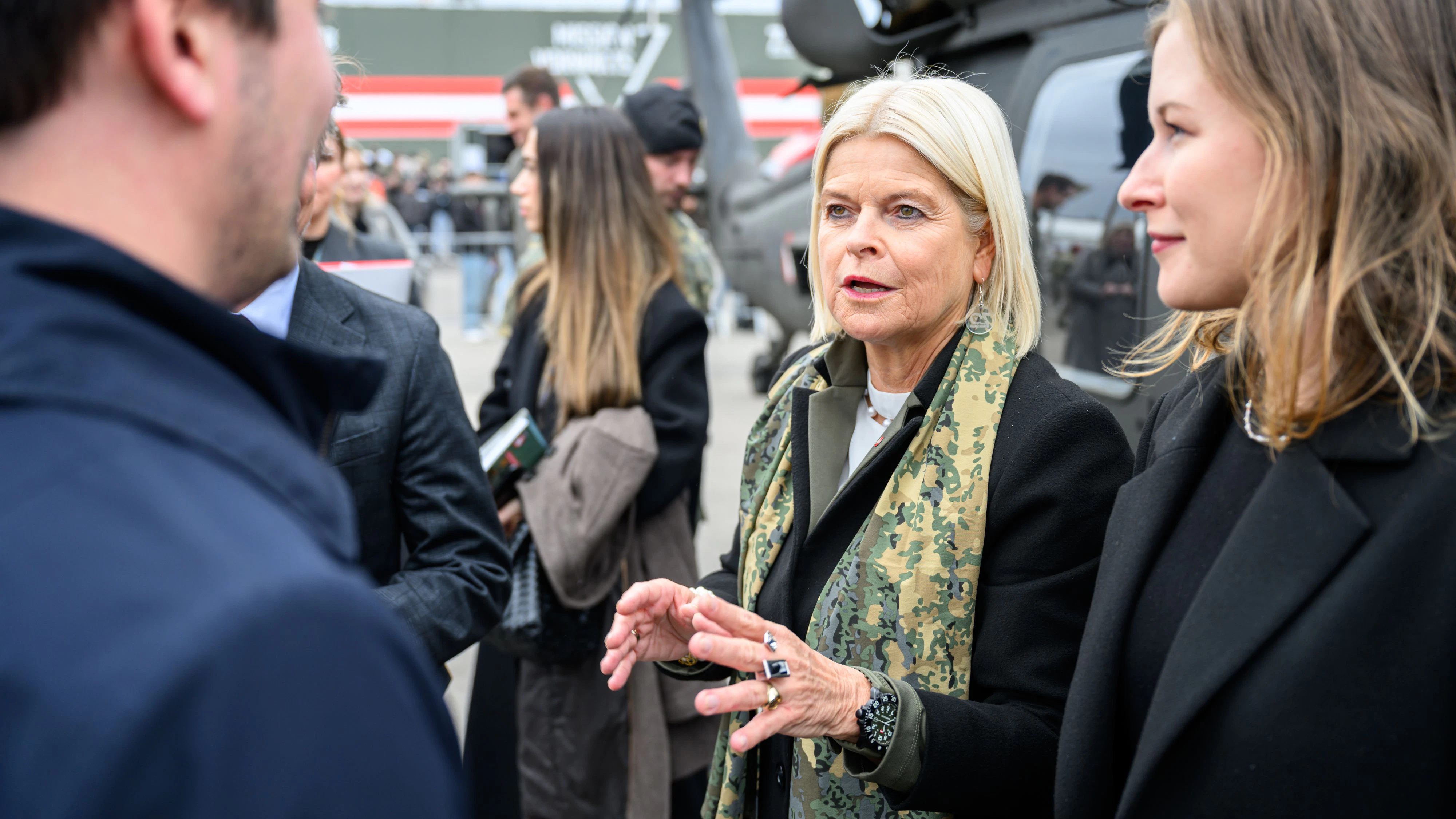 Verteidigungsministerin Tanner und Zivildienstministerin Bauer nehmen SPÖ und NEOS in die Pflicht.