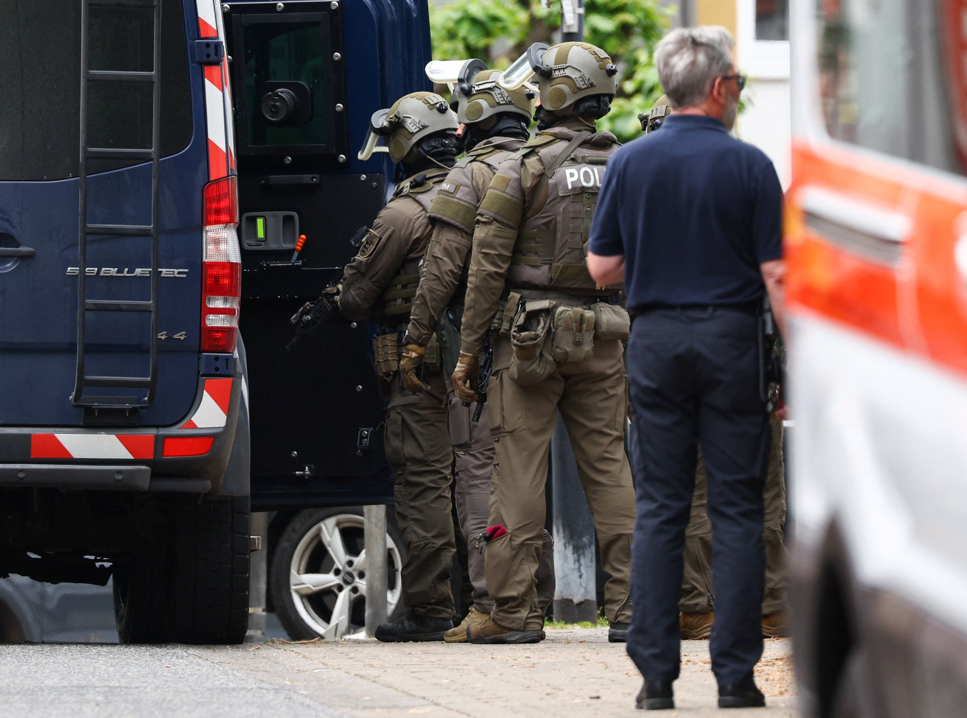 Zahlreiche Einsatzkräfte rückten zum Ort des Geschehens aus. 