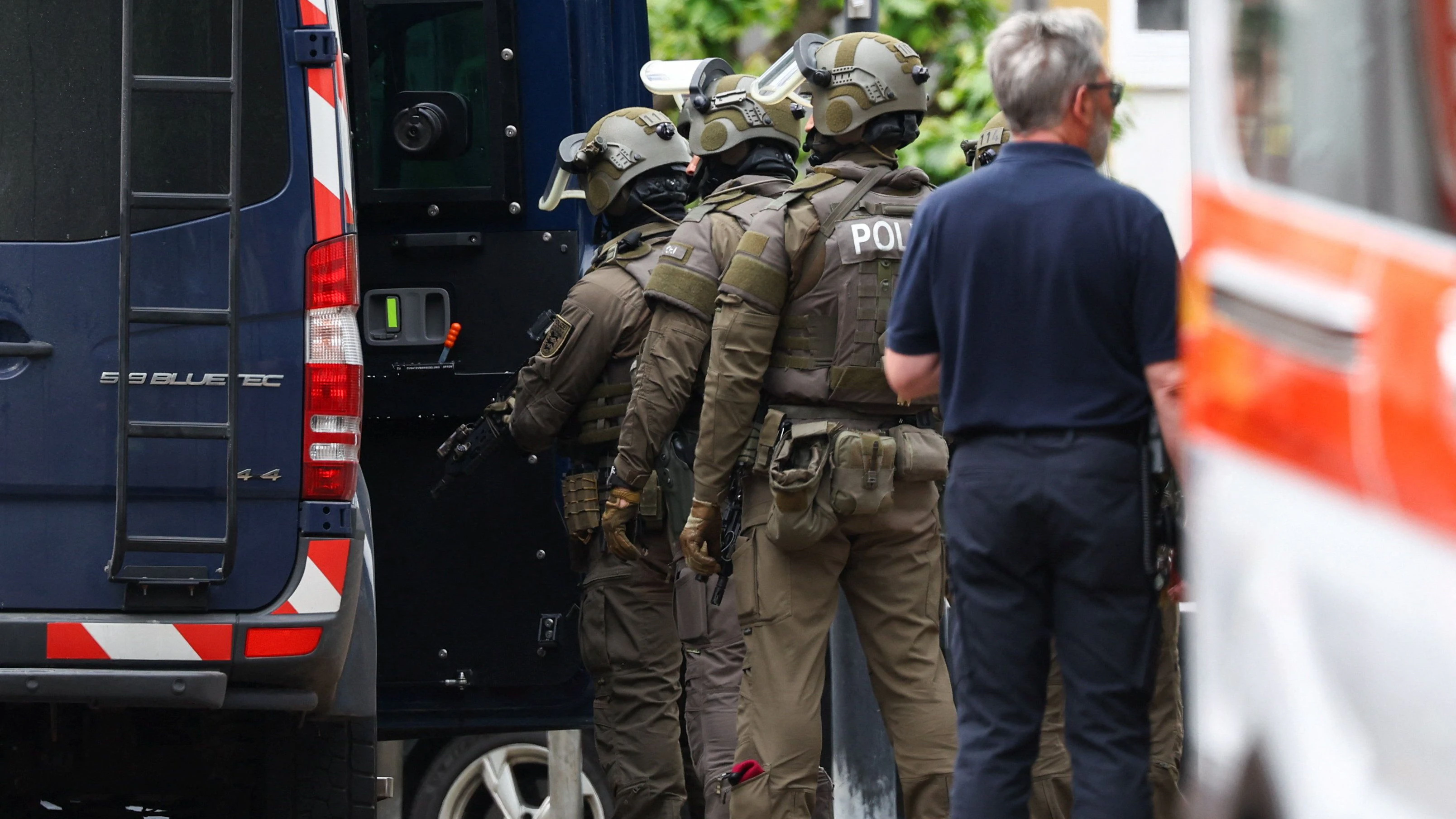 Zahlreiche Einsatzkräfte rückten zum Ort des Geschehens aus. 