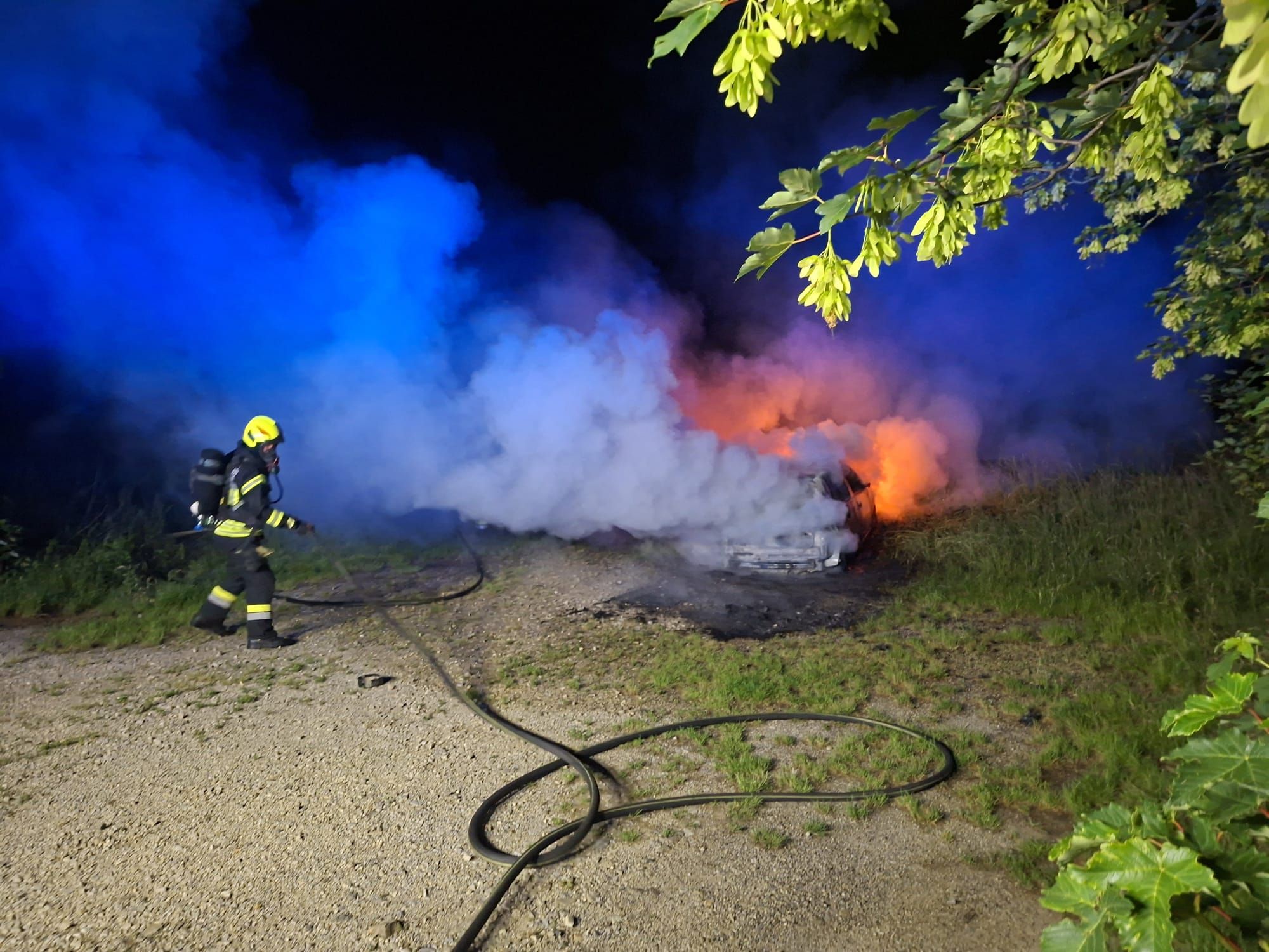 Am letzten Dienstag wurde die Feuerwehr Statzendorf zu einem Fahrzeugbrand gerufen.