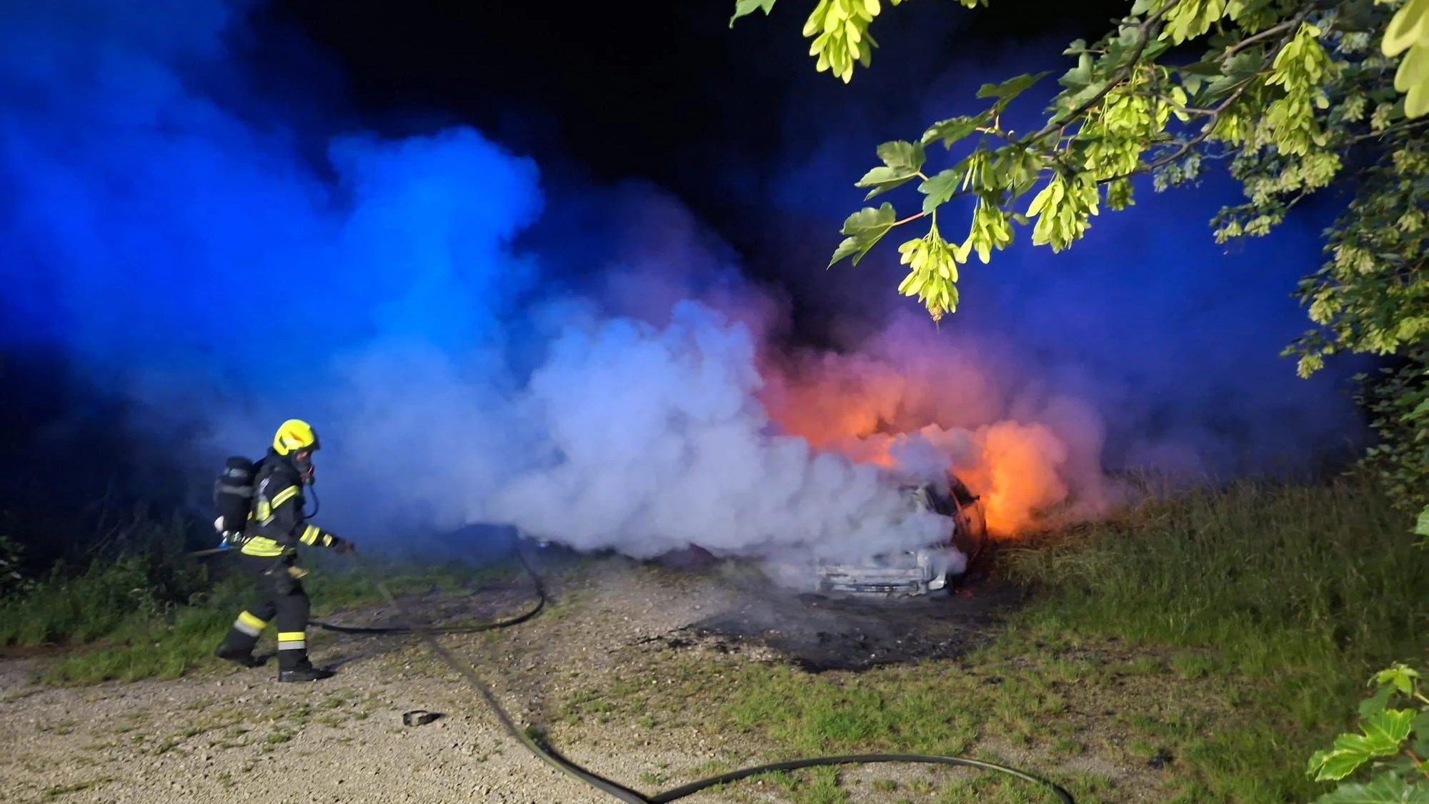 Am letzten Dienstag wurde die Feuerwehr Statzendorf zu einem Fahrzeugbrand gerufen.
