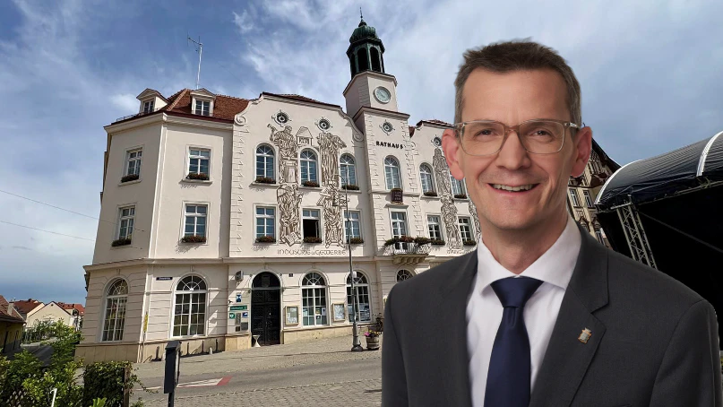Die Gemeinderatswahl in Neunkirchen ist vorbei. Das Gemeinderatsteam der Volkspartei mit Bürgermeister Peter Teix (VP, re.) steht. 