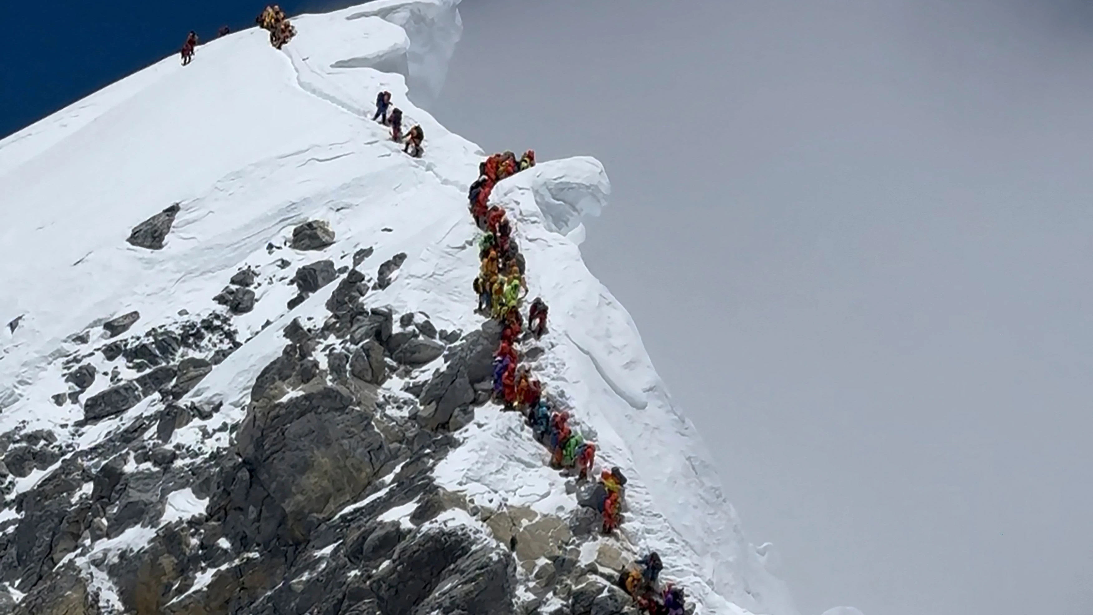 Heute.at - Rekord-Ansturm auf Everest! Warteschlange am Gipfel