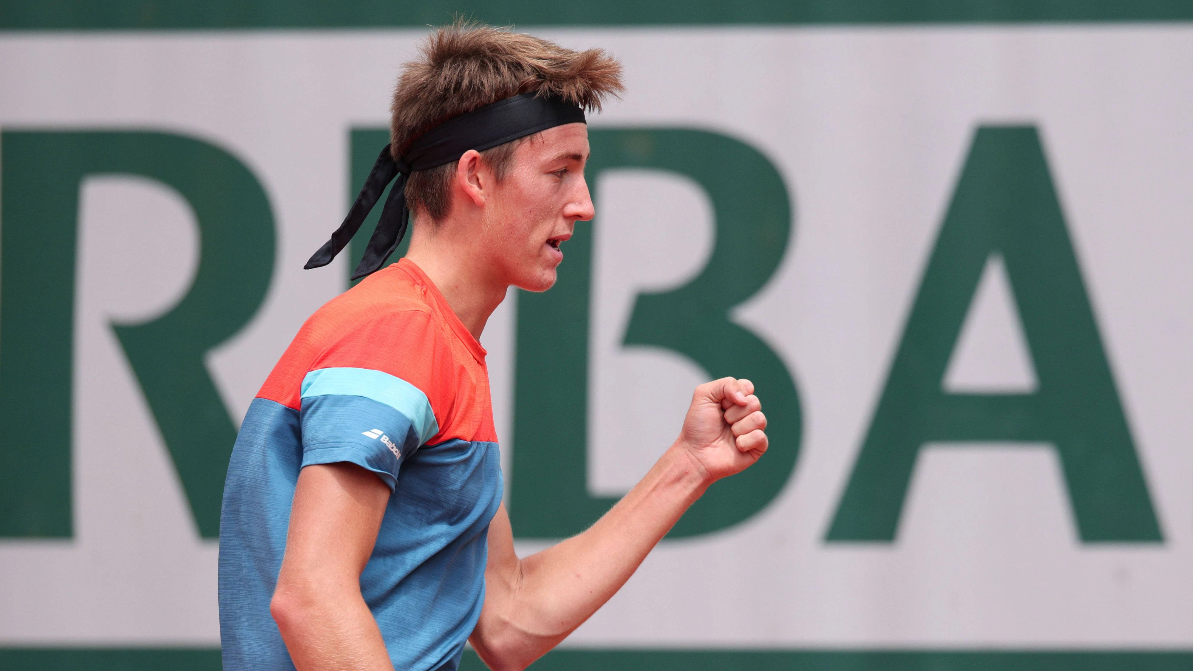 Thilo Behrmann AUT macht die Faust und jubelt,Jubel, Freude,Emotion, Jungen Einzel, Boys Singles Tennis - French Open 2026 - Roland Garros - Paris - - France - 3 June 2026. *** Thilo Behrmann AUT makes a fist and cheers,Cheers,Joy,Emotion, Boys Singles, Boys Singles Tennis French Open 2026 Roland Garros Paris France 3 June 2026 Copyright: xJuergenxHasenkopfx