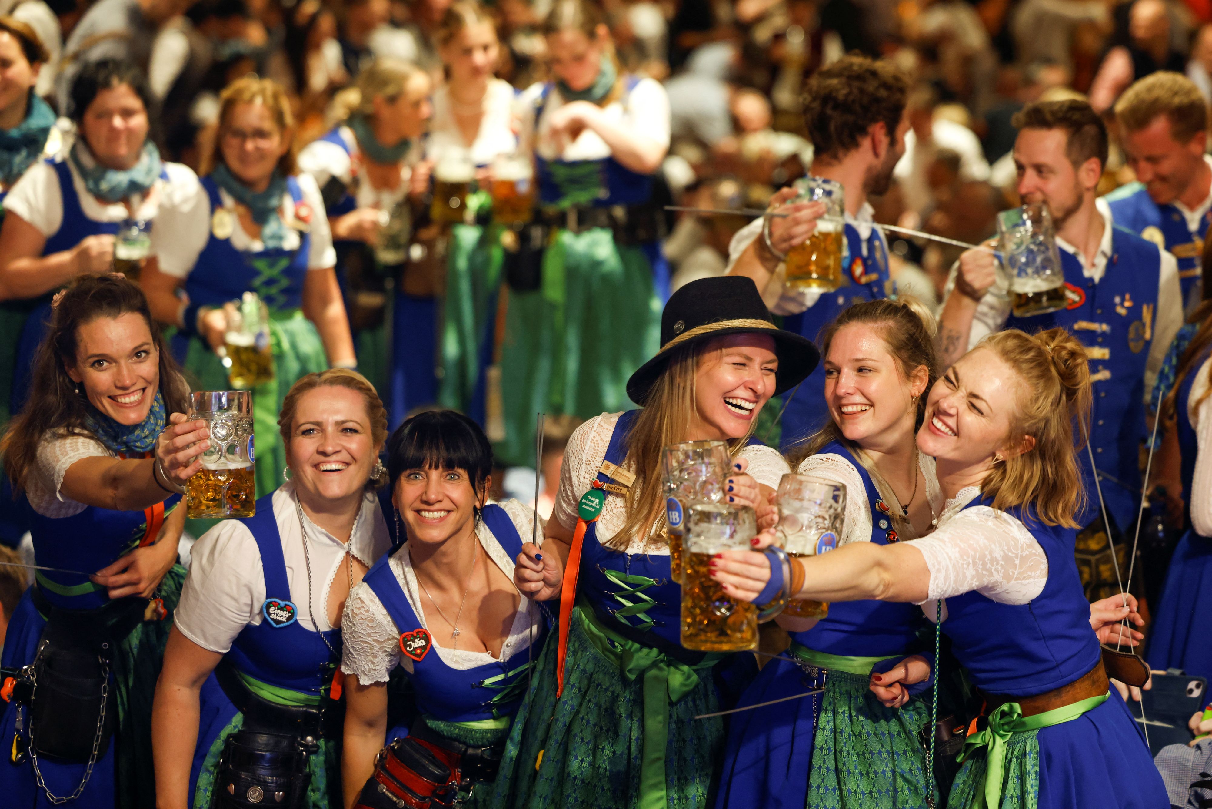 Heute.at - Wiesn-Hammer! Bierpreis kratzt an 16-Euro-Marke