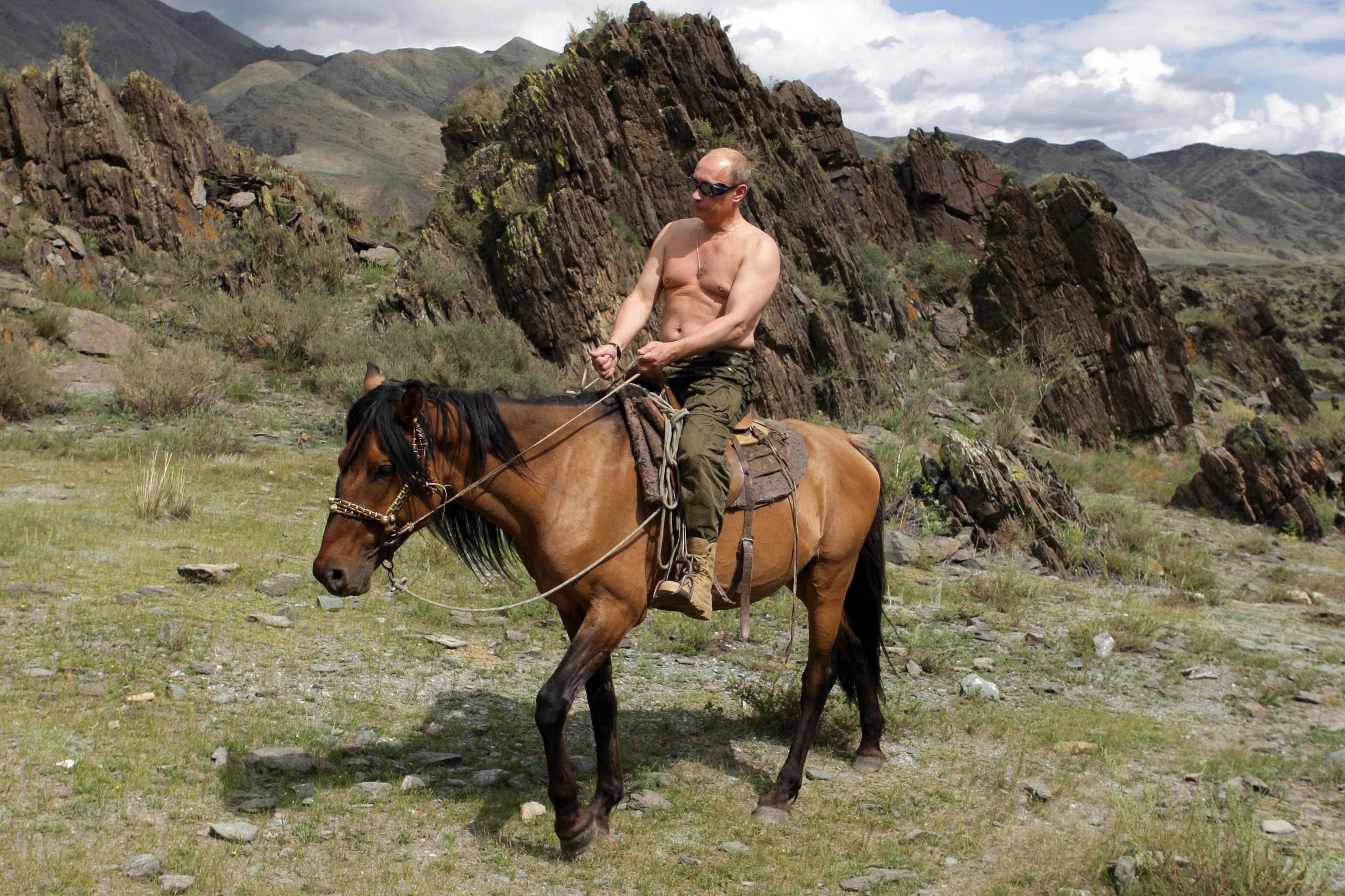 Russlands Präsident, wie er sich selbst am liebsten sieht: mit nacktem Oberkörper hoch zu Ross, ein Bild von Jugendlichkeit und Virilität
