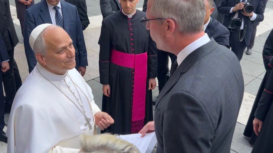 Michael Frerichs brachte dem Papst sein Guthaben.