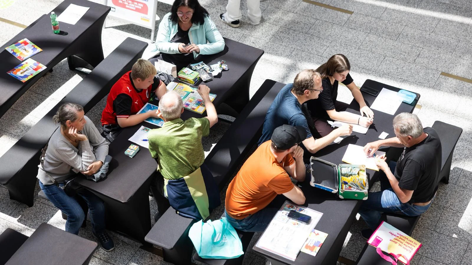 Panini-Tauschwütige treffen sich in der Lugner City.