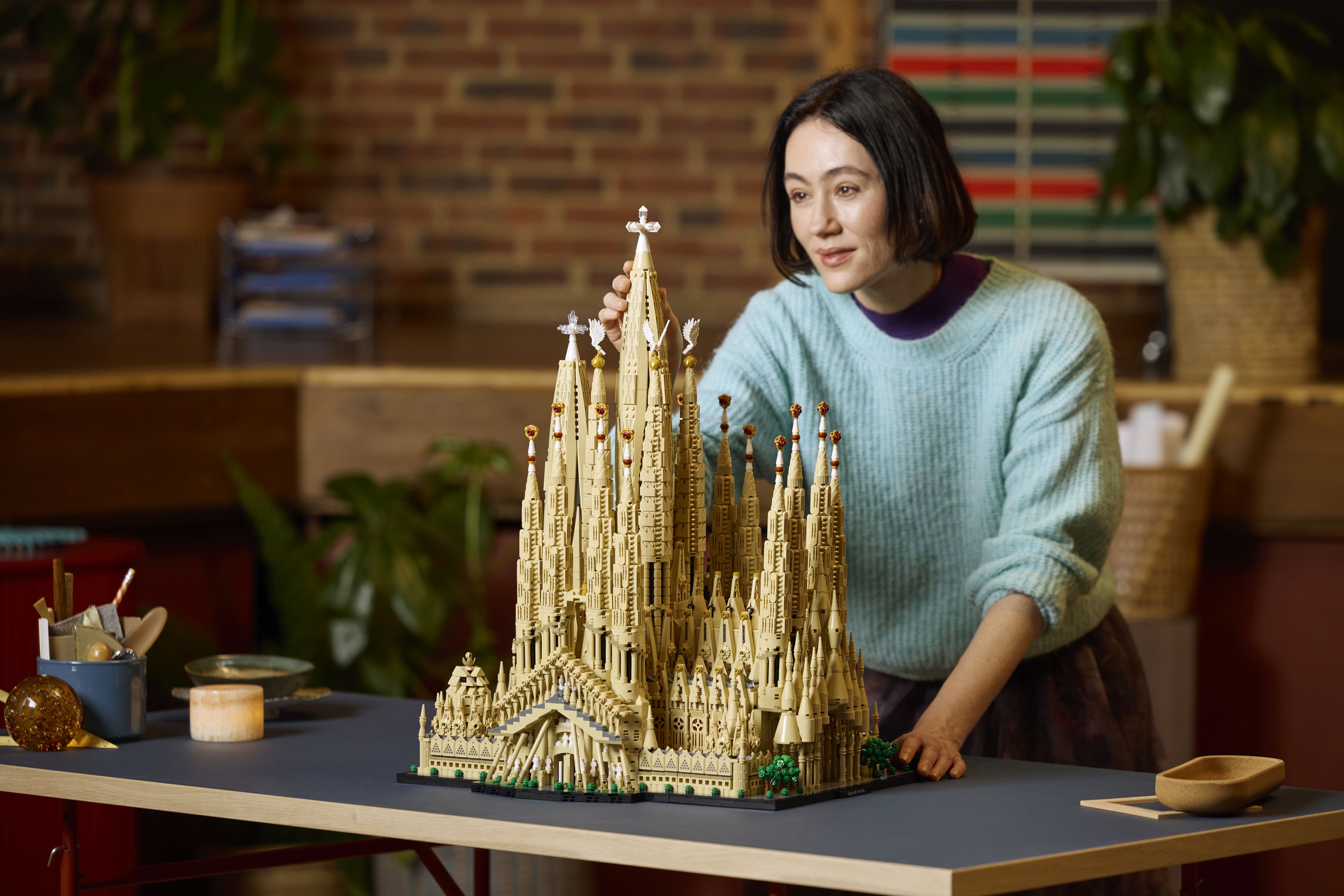 Mit beeindruckenden 12.060 Steinen ist es das größte LEGO Set, das jemals auf den Markt gekommen ist.