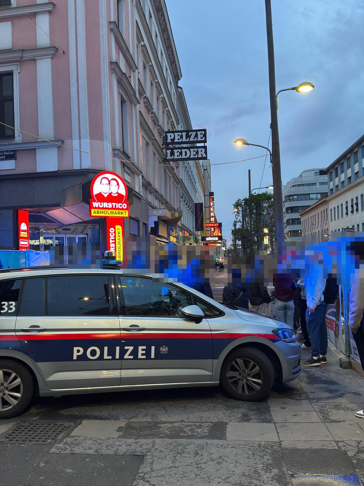 Amok-Drohung bei Wiener Kult-Kebab! Polizei im Einsatz