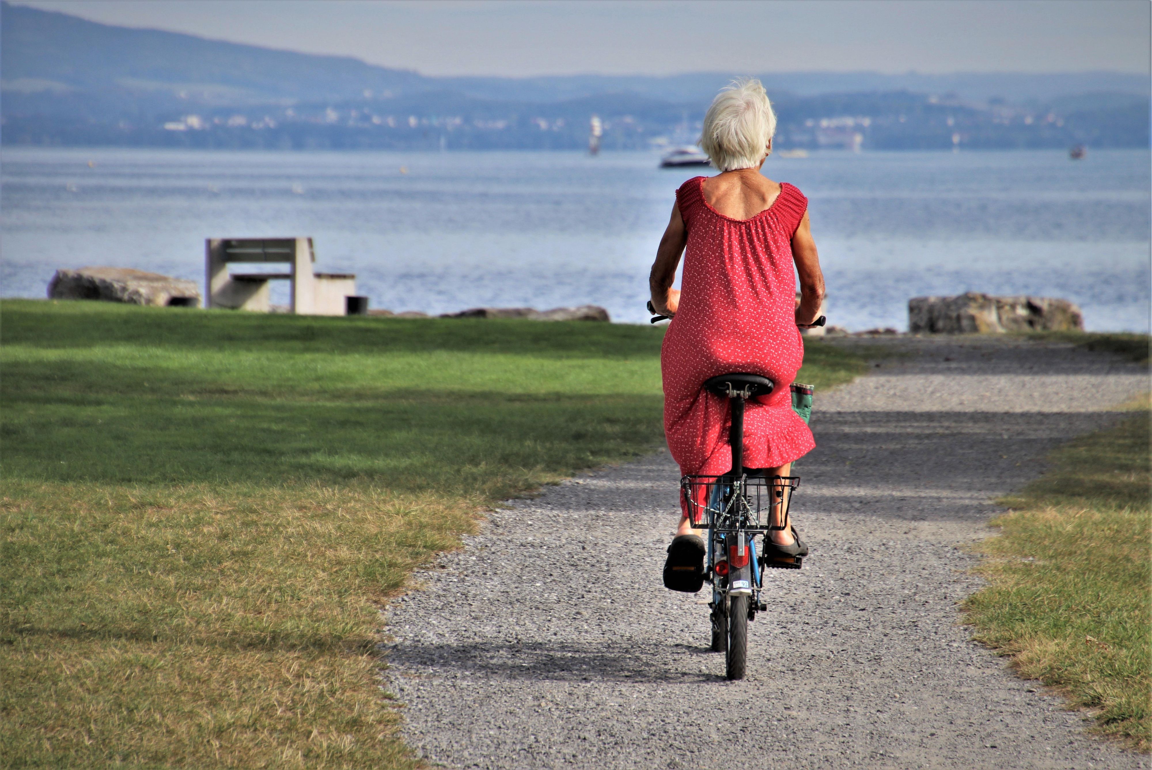 Rentnerin Pensionistin Fahrrad