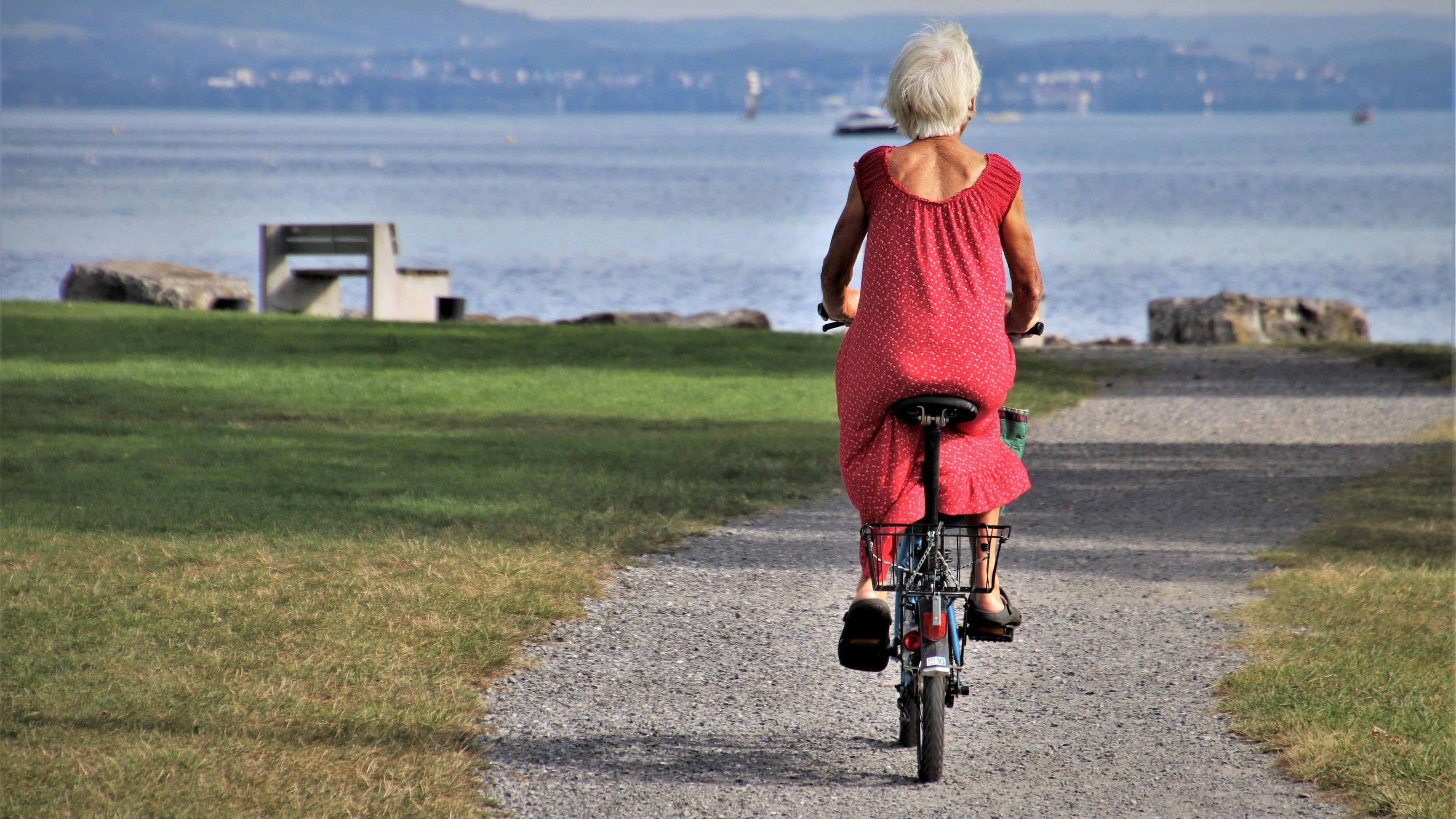 Rentnerin Pensionistin Fahrrad