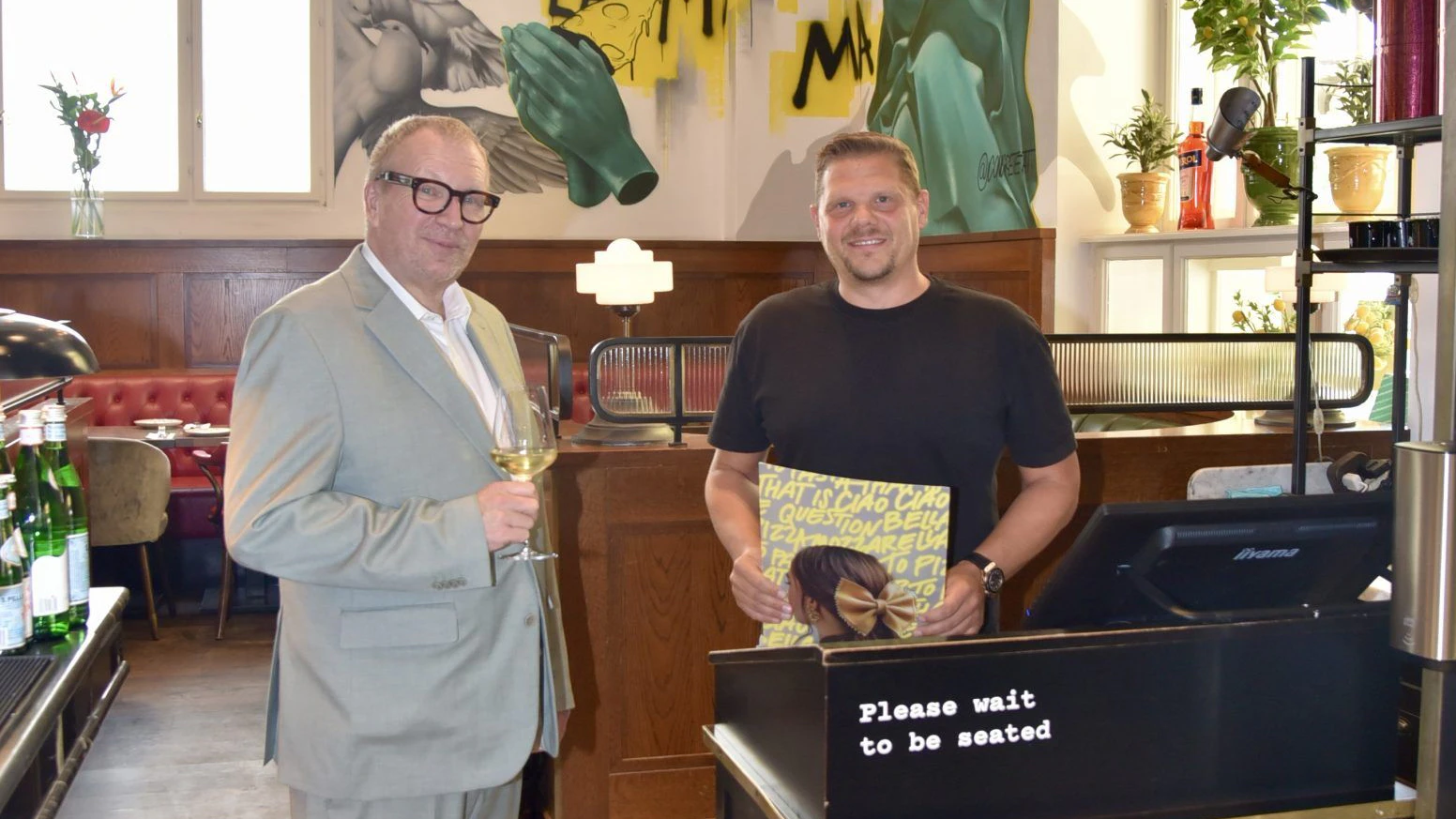 Michael Dvoracek (rechts) ist Inhaber des italienischen Restaurants "Viva la Mamma".
