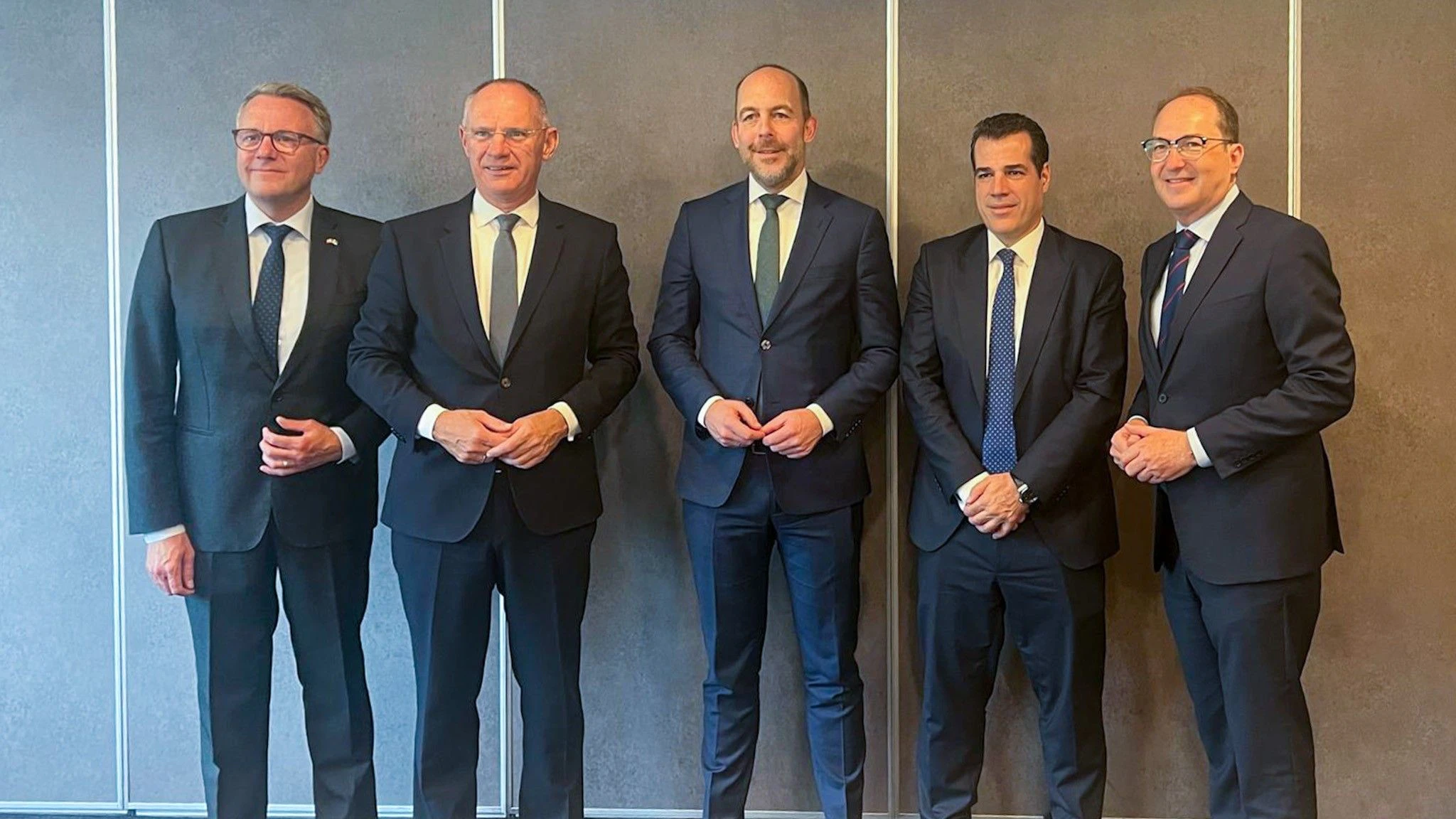 Innenminister Gerhard Karner (2.v.l.)  mit seinen Amtskollegen aus Griechenland (Thanos Plevris), Dänemark (Morten Bodskov), den Niederlanden (Bart van den Brink) und Deutschland (Alexander Dobrindt).