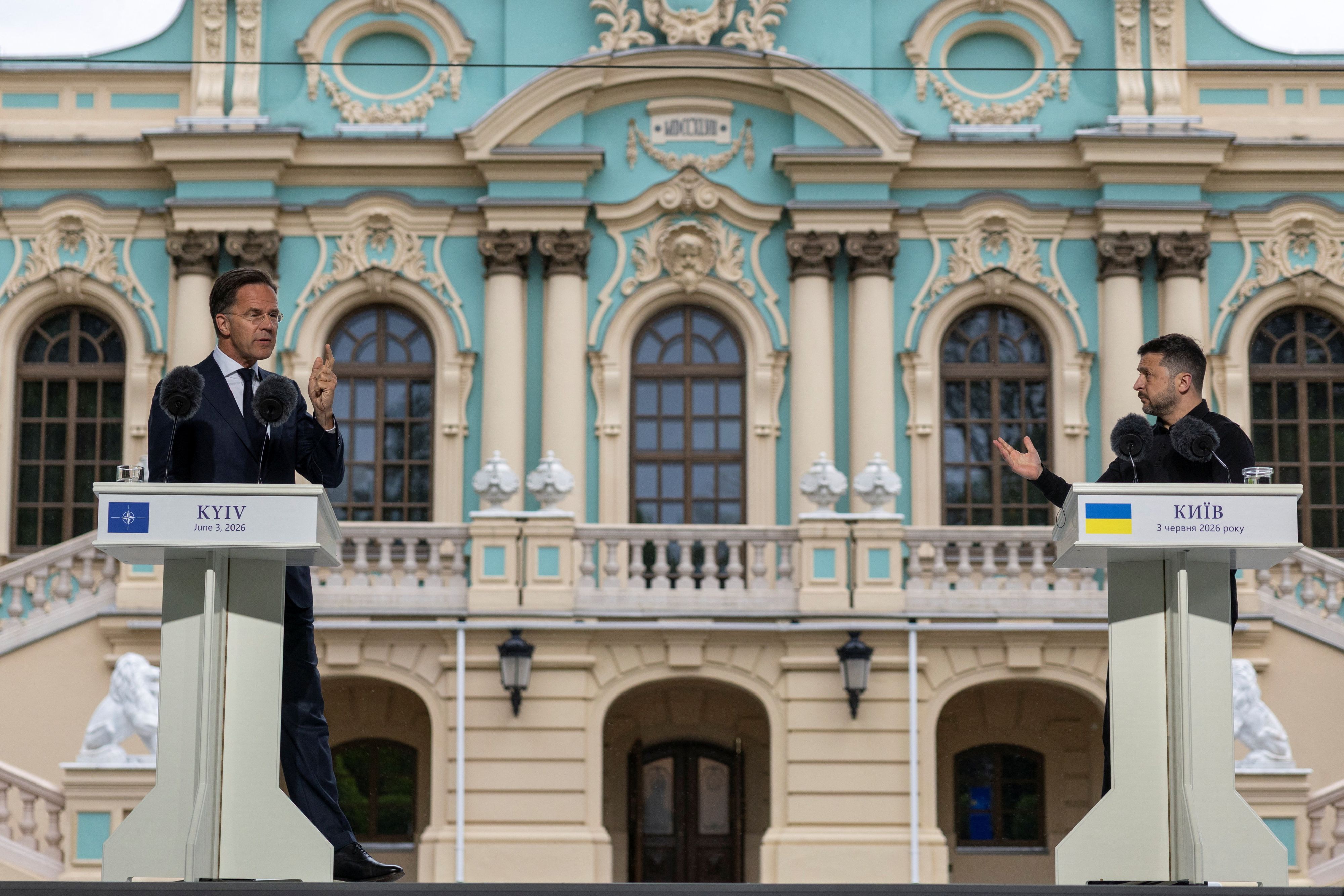 NATO-General Mark Rutte scherzte bei einem Termin mit Selenskyj über Putin.