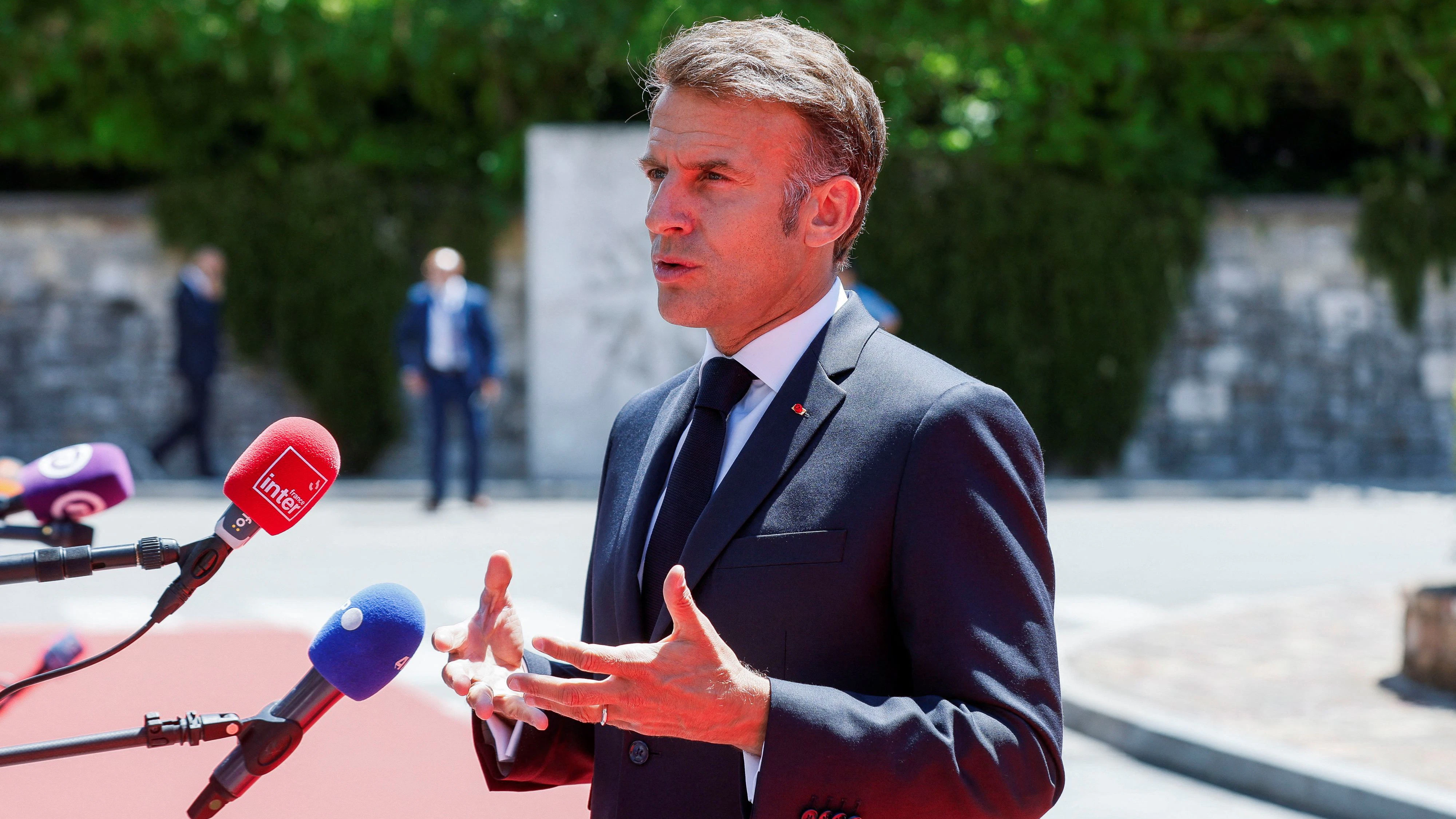 France's President Emmanuel Macron speaks with the media as he arrives for the EU-Western Balkans Summit in Tivat, Montenegro, June 5, 2026. REUTERS/Stevo Vasiljevic 
