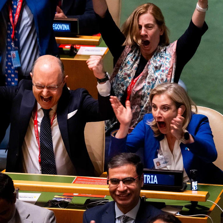 Die Außenministerin übernahm die UNO. Das Fußball-Nationalteam flog in die USA, um den Weltmeistertitel abzuholen. Nur daheim humpelt die Regierung der Budgetrede des Finanzministers entgegen. Das hat auch mit einer Excel-Tabelle zu tun.