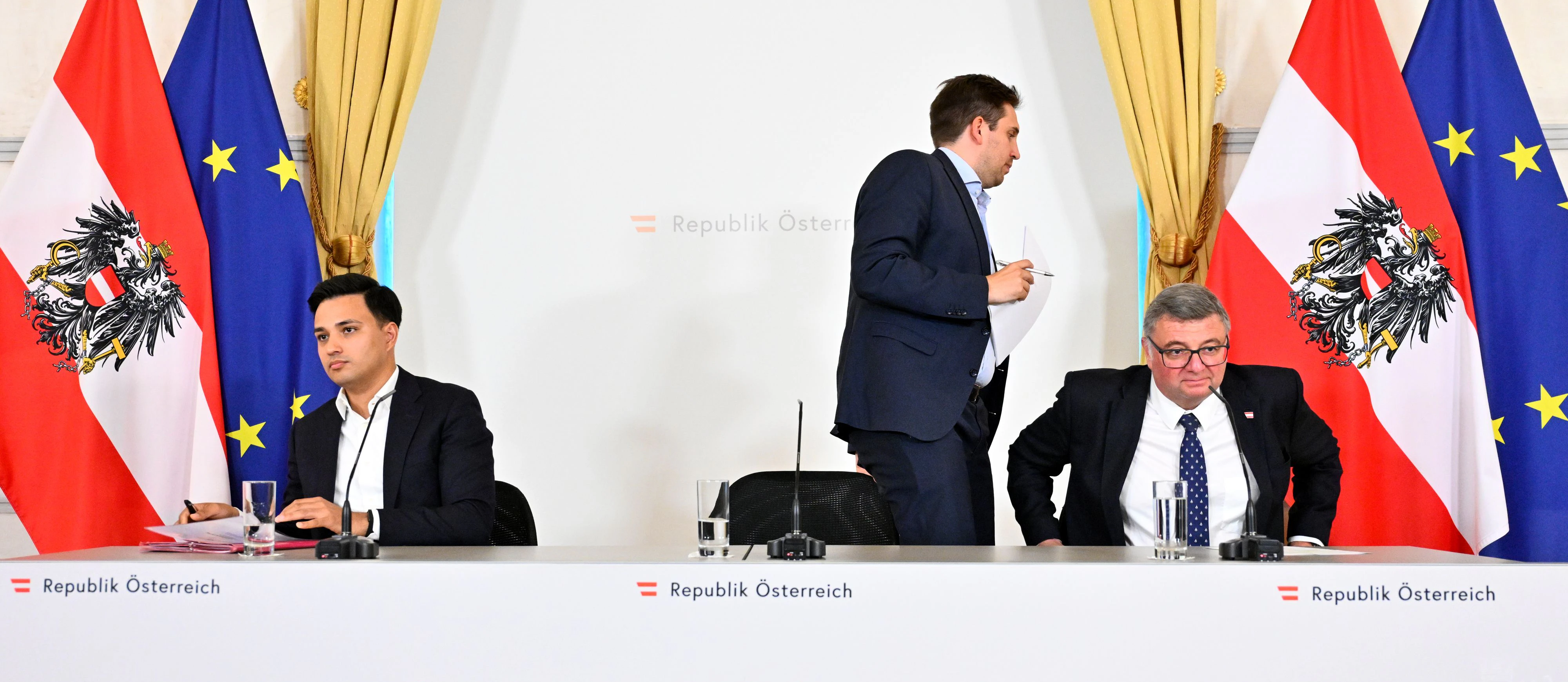 Wird schon keiner merken, wenn wir die angekündigten Einsparungen in der Verwaltung vom Dezember noch einmal ankündigen