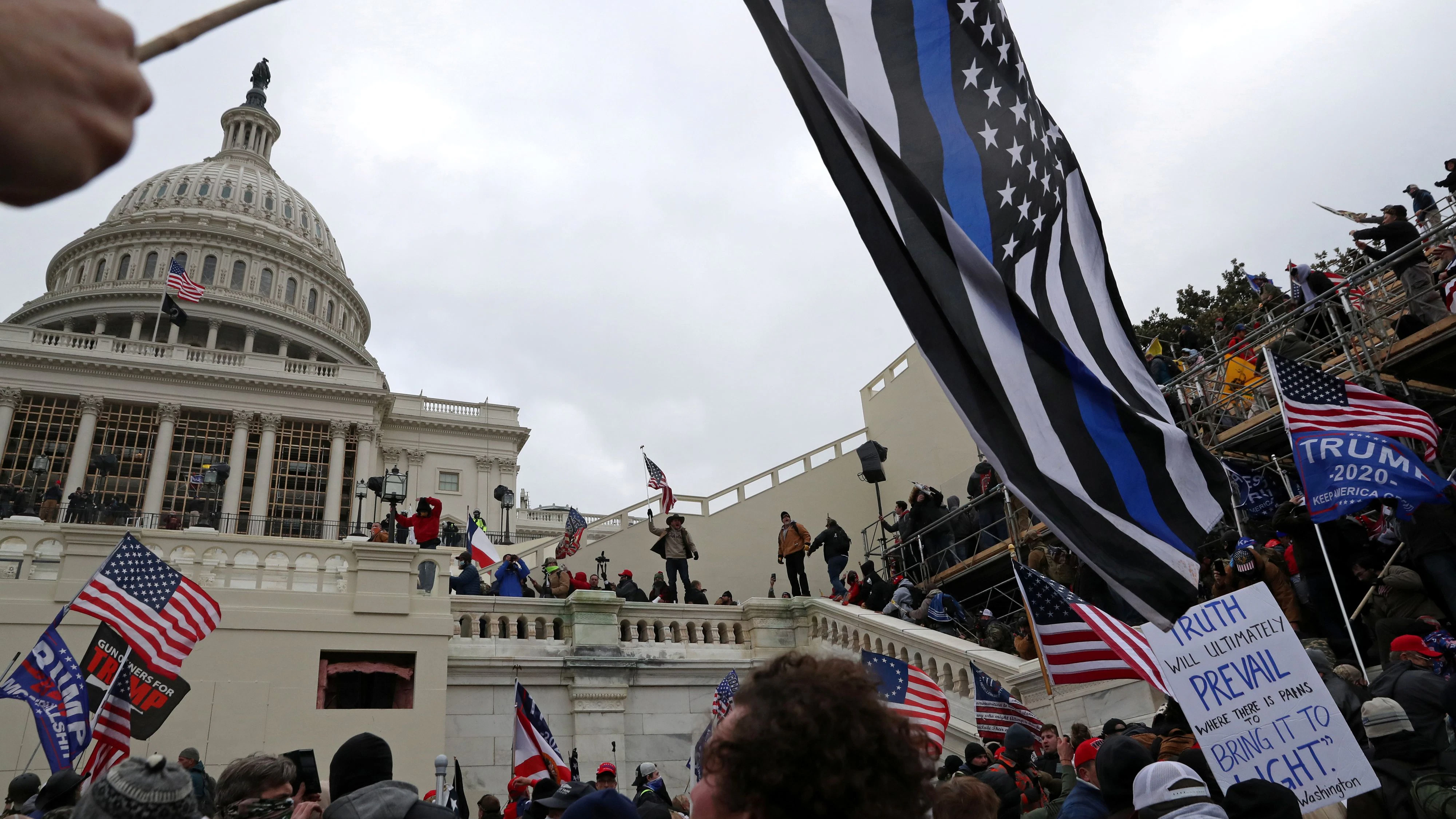 A mob of supporters of U.S. President Donald Trump storm the U.S. Capitol Building in Washington, U.S., January 6, 2021. Picture taken January 6, 2021. REUTERS/Leah Millis