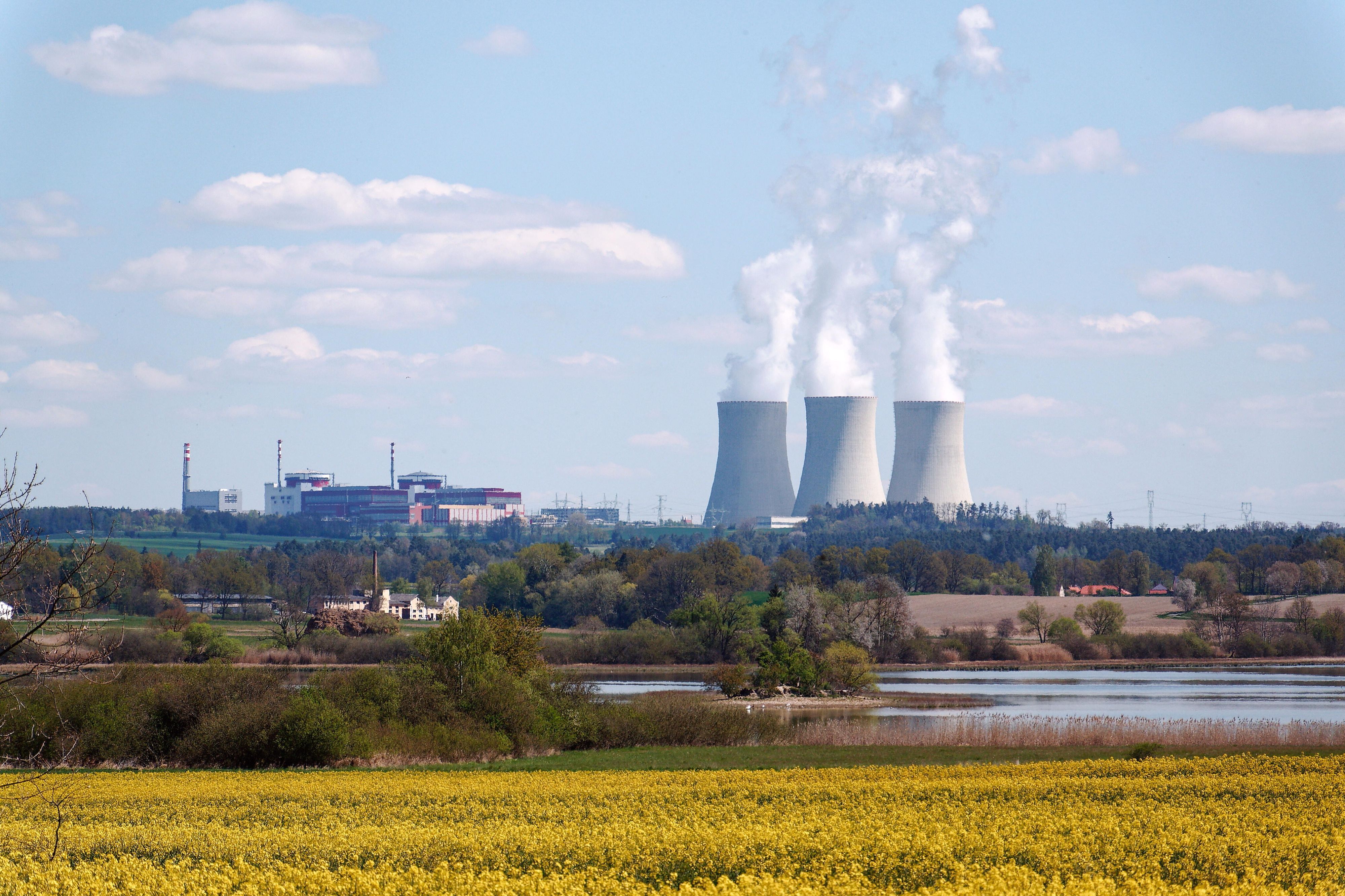 Erste Probebohrungen für ein Atommüll-Endlager finden nahe des AKW Temelin statt.