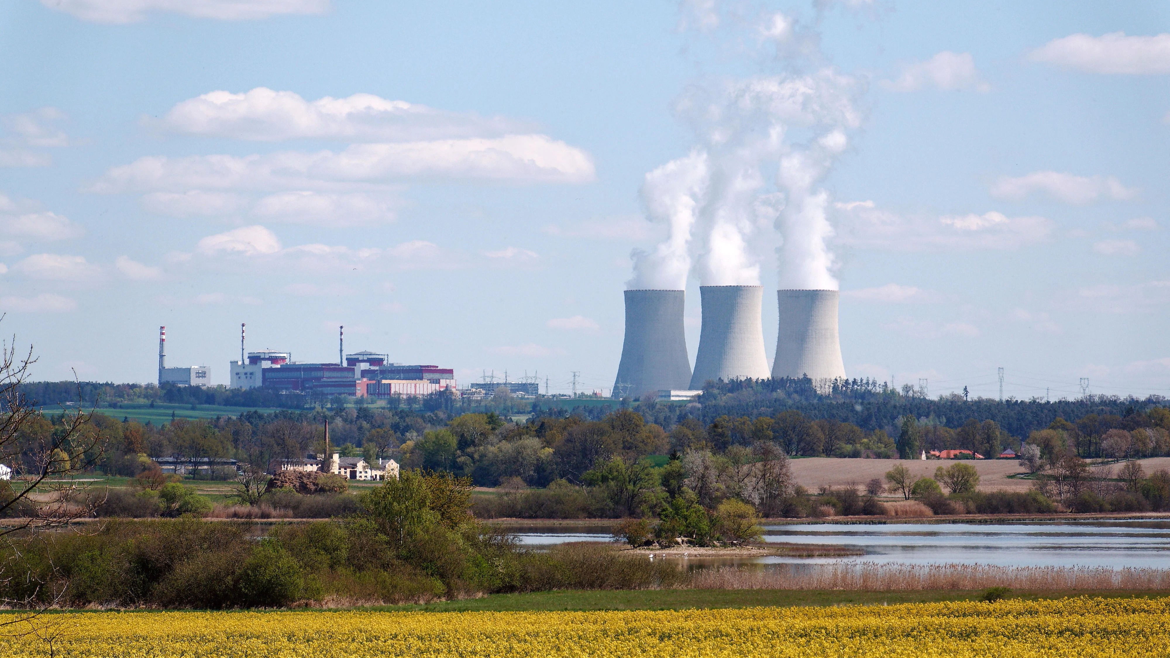 Erste Probebohrungen für ein Atommüll-Endlager finden nahe des AKW Temelin statt.