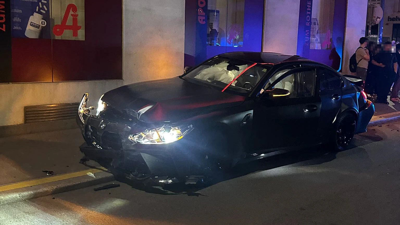 Heute.at - Wilder Crash in Wiener City: BMW-Fahrer rast in Autos