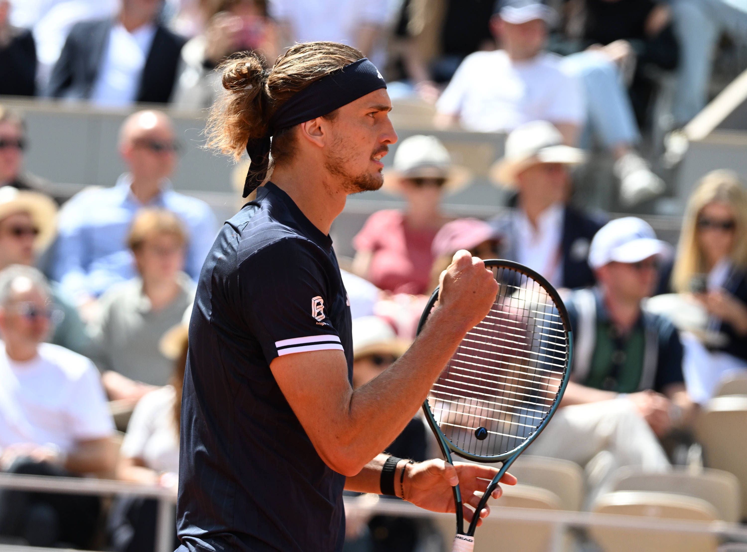 Sascha Zverev schlägt zu.