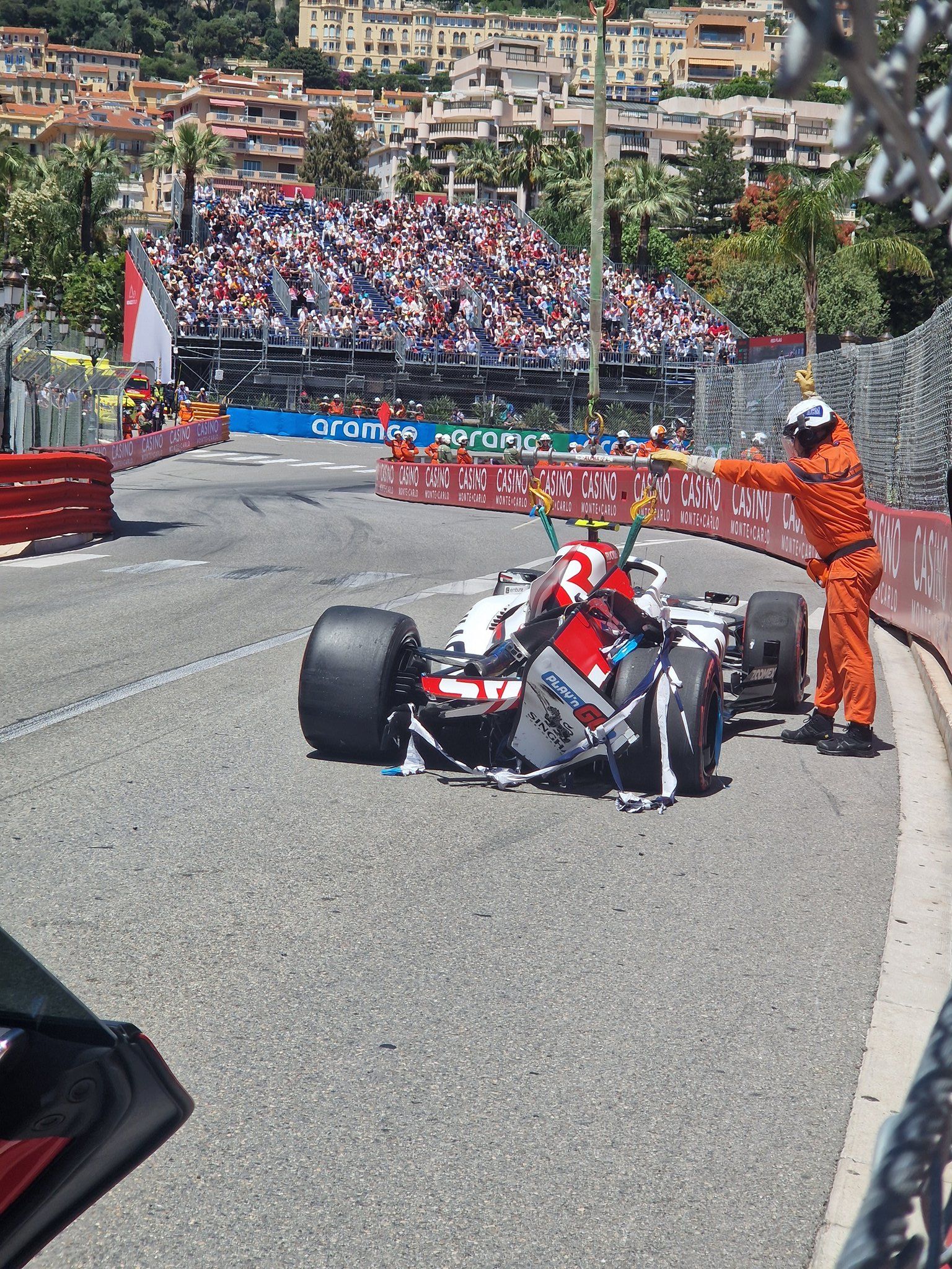 Heute.at - Heftiger Crash sorgt für Rote Flagge im Monaco-Training