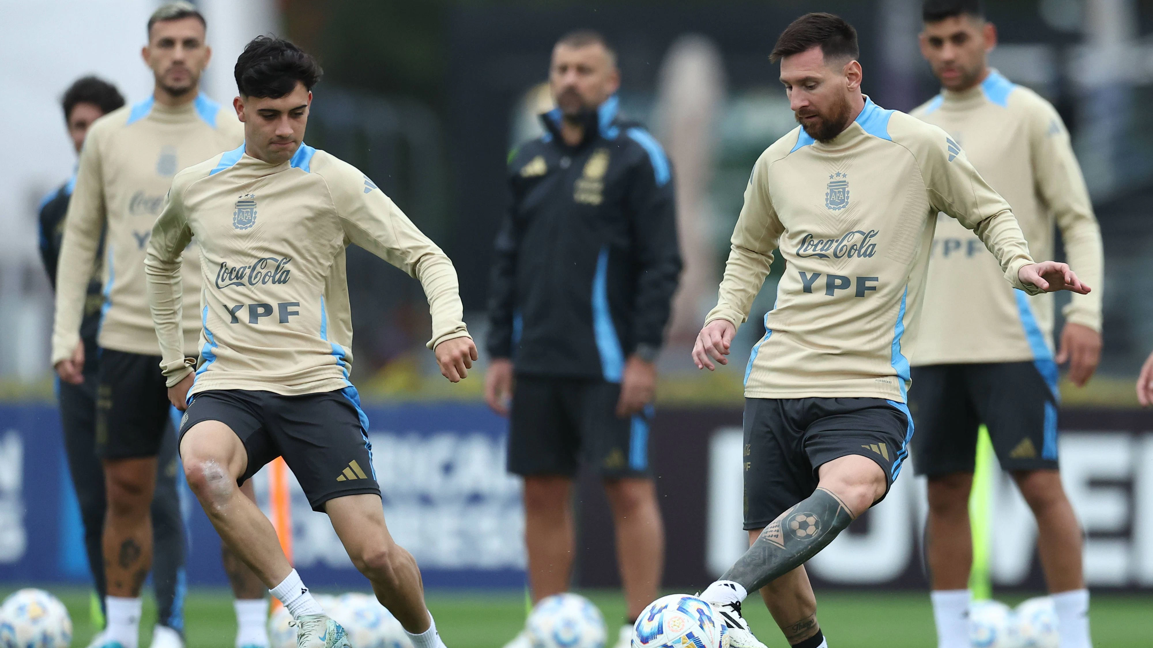 Argentina s forward Lionel Messi 2nd-R shots the ball next defender Leonardo Balerdi during a training session in Ezeiza, Buenos Aires Province, on October 14, 2024, ahead of the FIFA World Cup, WM, Weltmeisterschaft, Fussball 2026 qualifier football matches against Bolivia. EZEIZA ARGENTINA *** Argentina s forward Lionel Messi 2nd R shots the ball next defender Leonardo Balerdi during a training session in Ezeiza, Buenos Aires Province, on October 14, 2024, ahead of the FIFA World Cup 2026 qualifier football matches against Bolivia EZEIZA ARGENTINA Copyright: xALEJANDROxPAGNIx