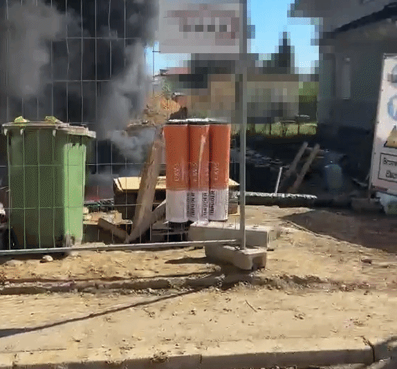 Heute.at - Flammen-Inferno in Wien! Mann läuft direkt ins Feuer